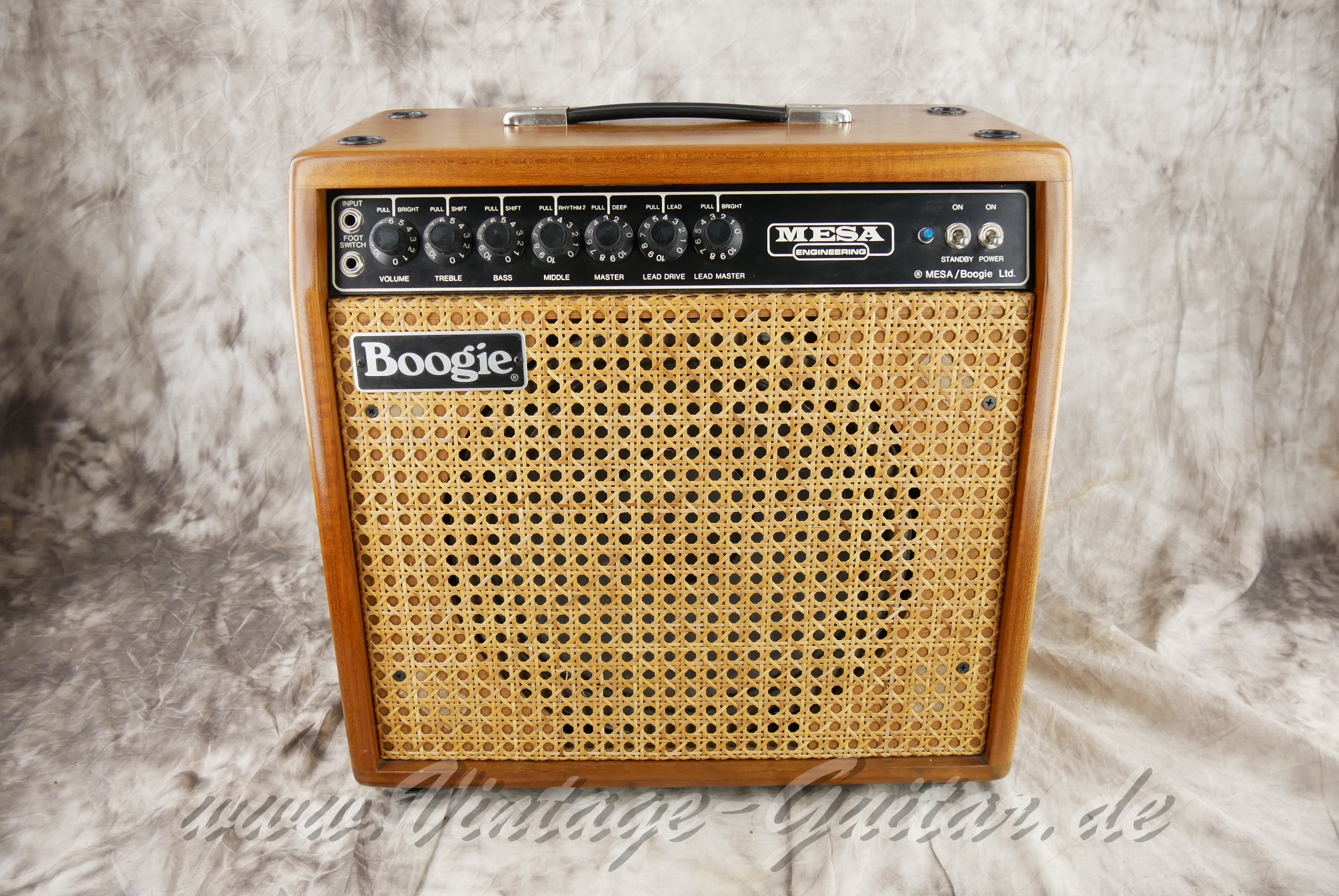 Mesa-Boogie-Mark-III-export-model-60-watt-1985-mahogany-01.jpg