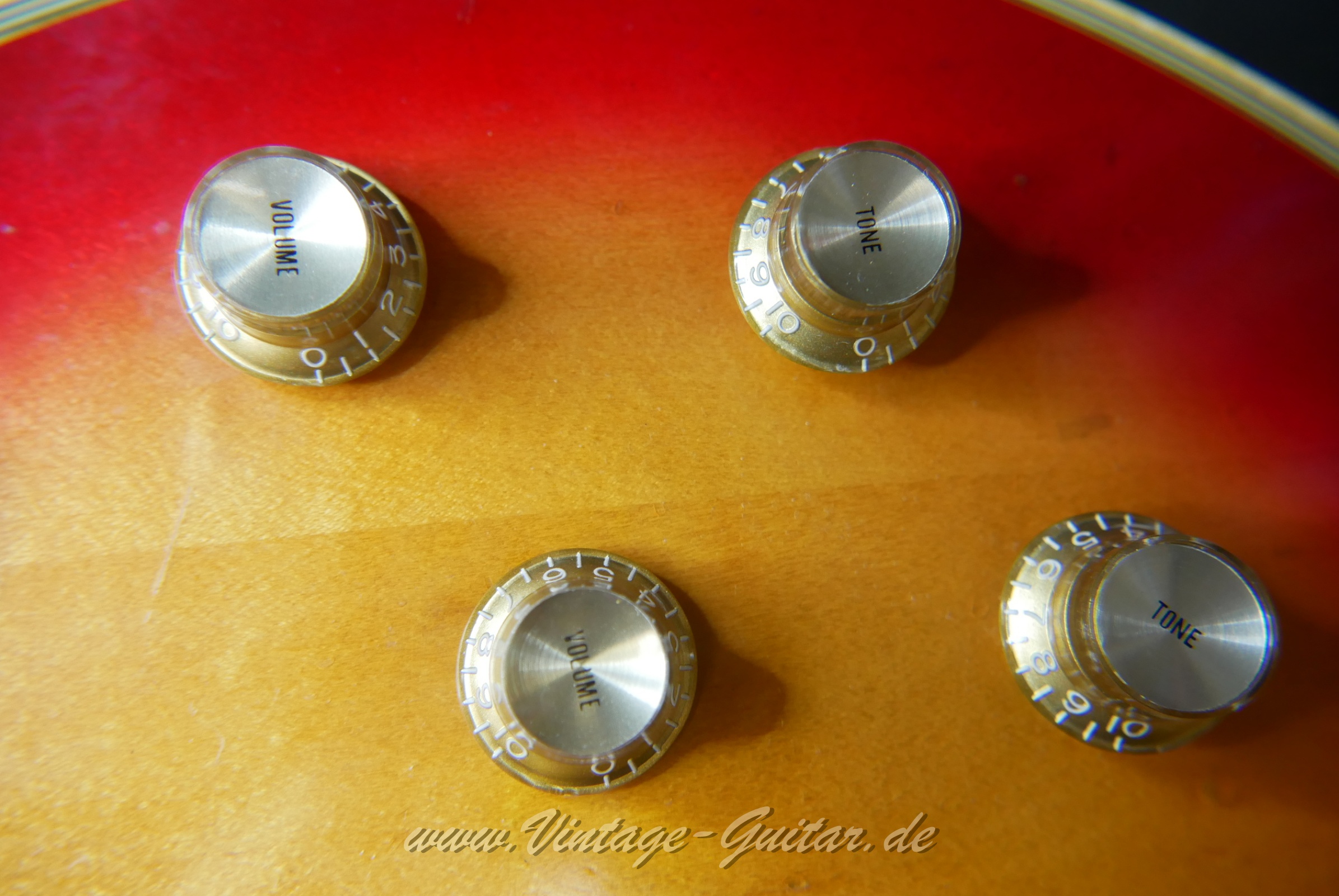 img/vintage/5920/Gibson_Les_Paul_Custom_cherry_sunburst_USA_1978-020.JPG