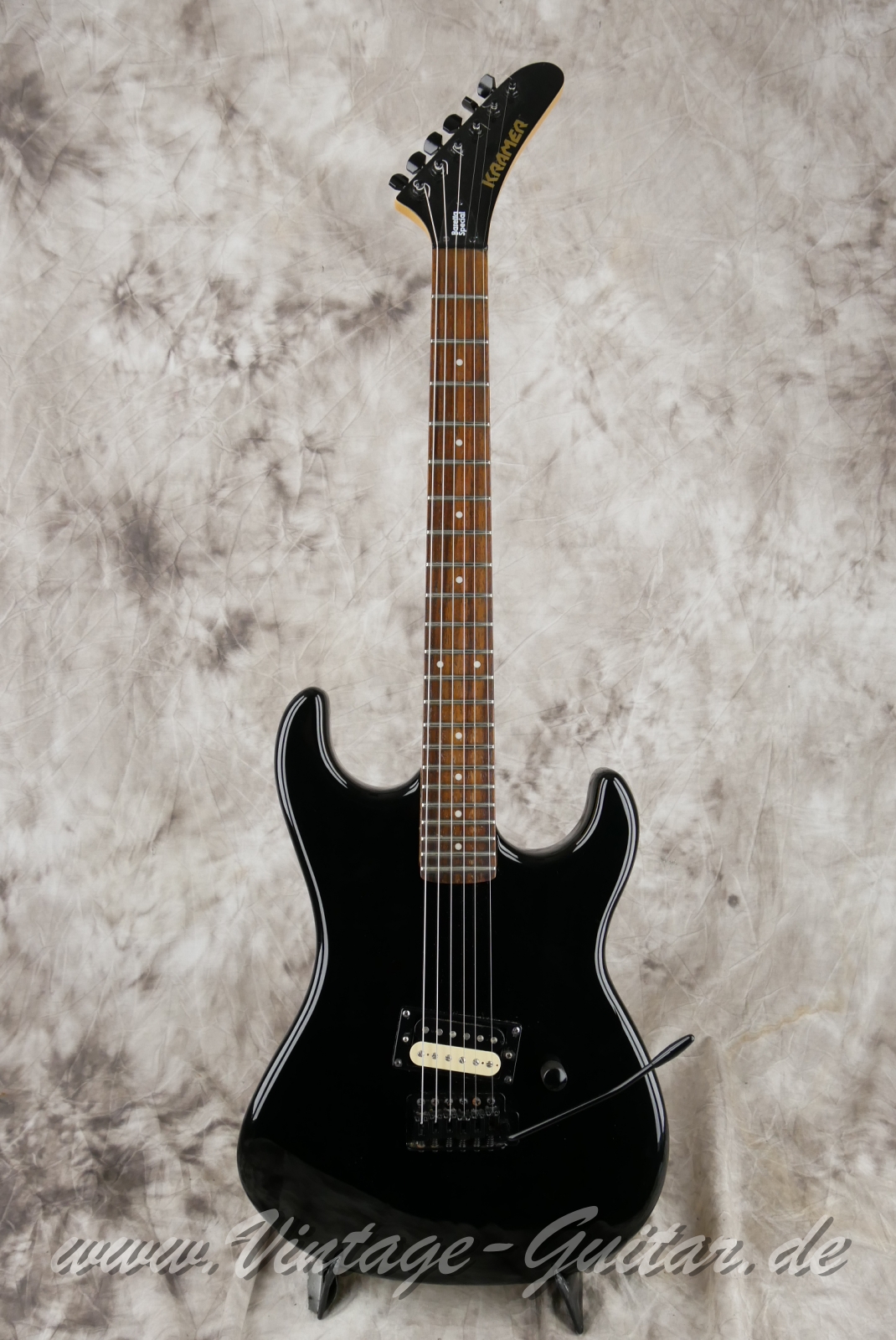 Kramer_Baretta_Special_Asia_black_2016--001.JPG