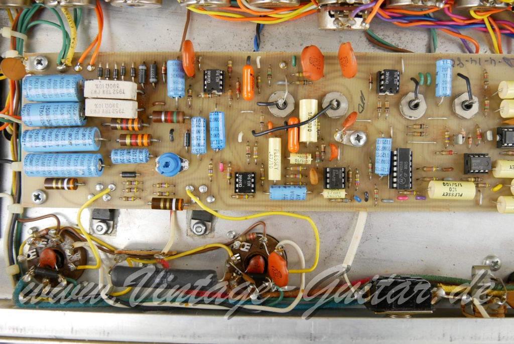 MusicMan-210_RD_One_Hundred_black_USA_1980-015.JPG