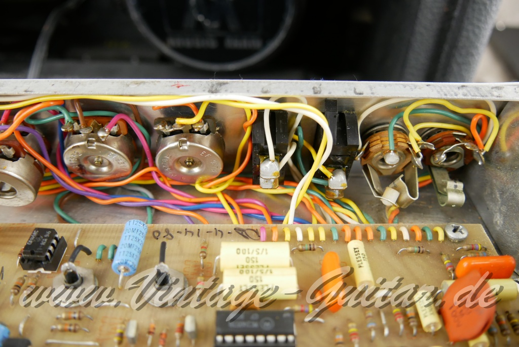MusicMan-210_RD_One_Hundred_black_USA_1980-020.JPG