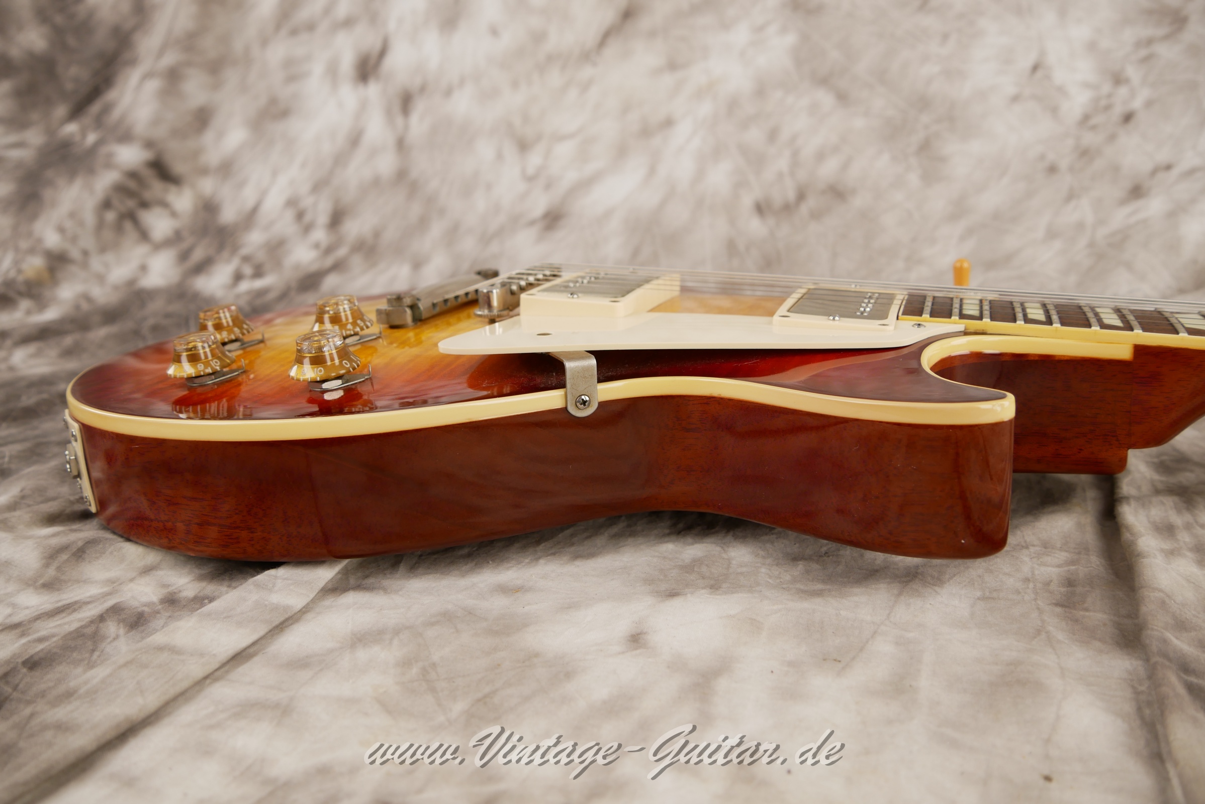 img/vintage/5937/Gibson_lespaul_r9_customshop-2016_cherryburst_USA-014.JPG