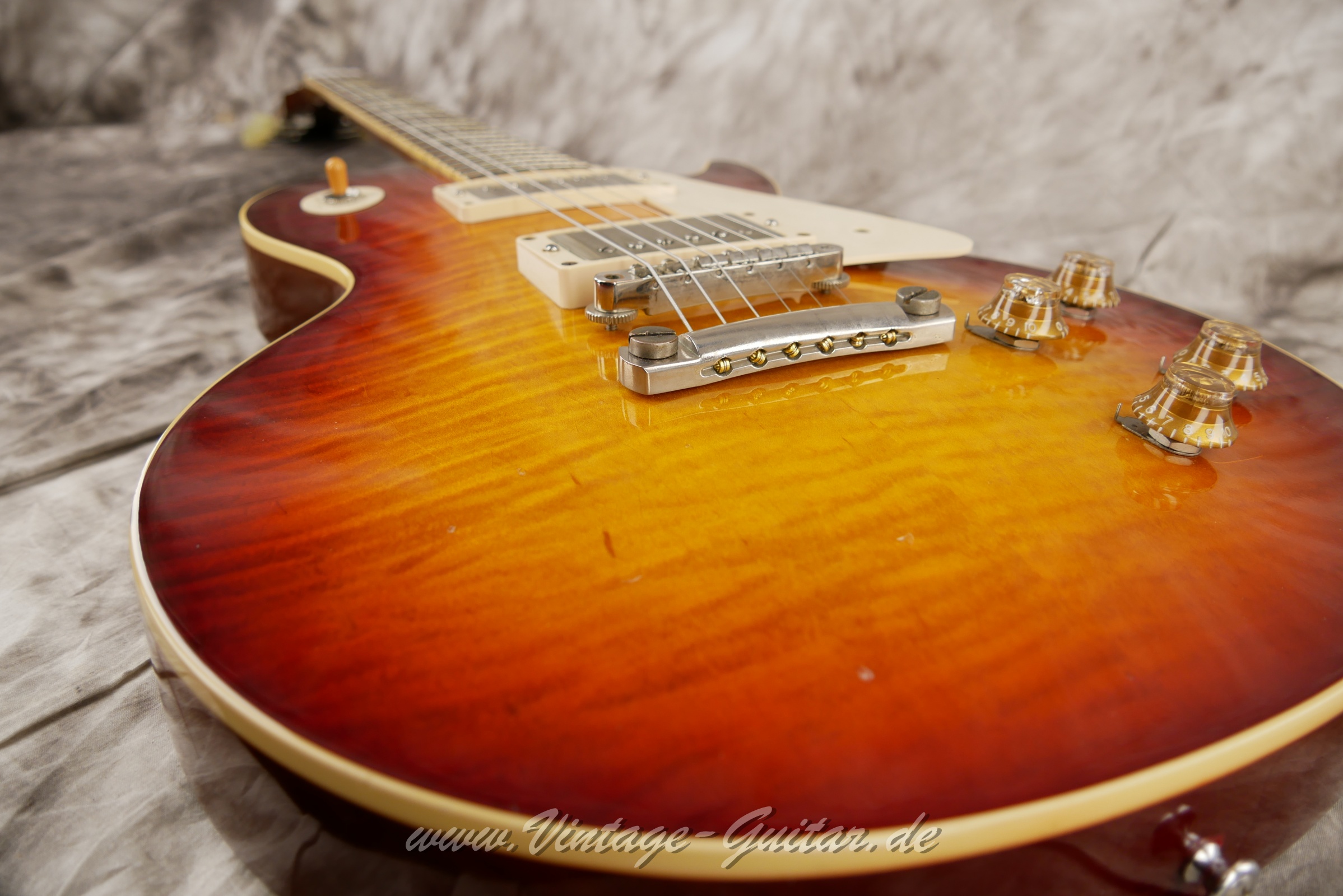 img/vintage/5937/Gibson_lespaul_r9_customshop-2016_cherryburst_USA-015.JPG