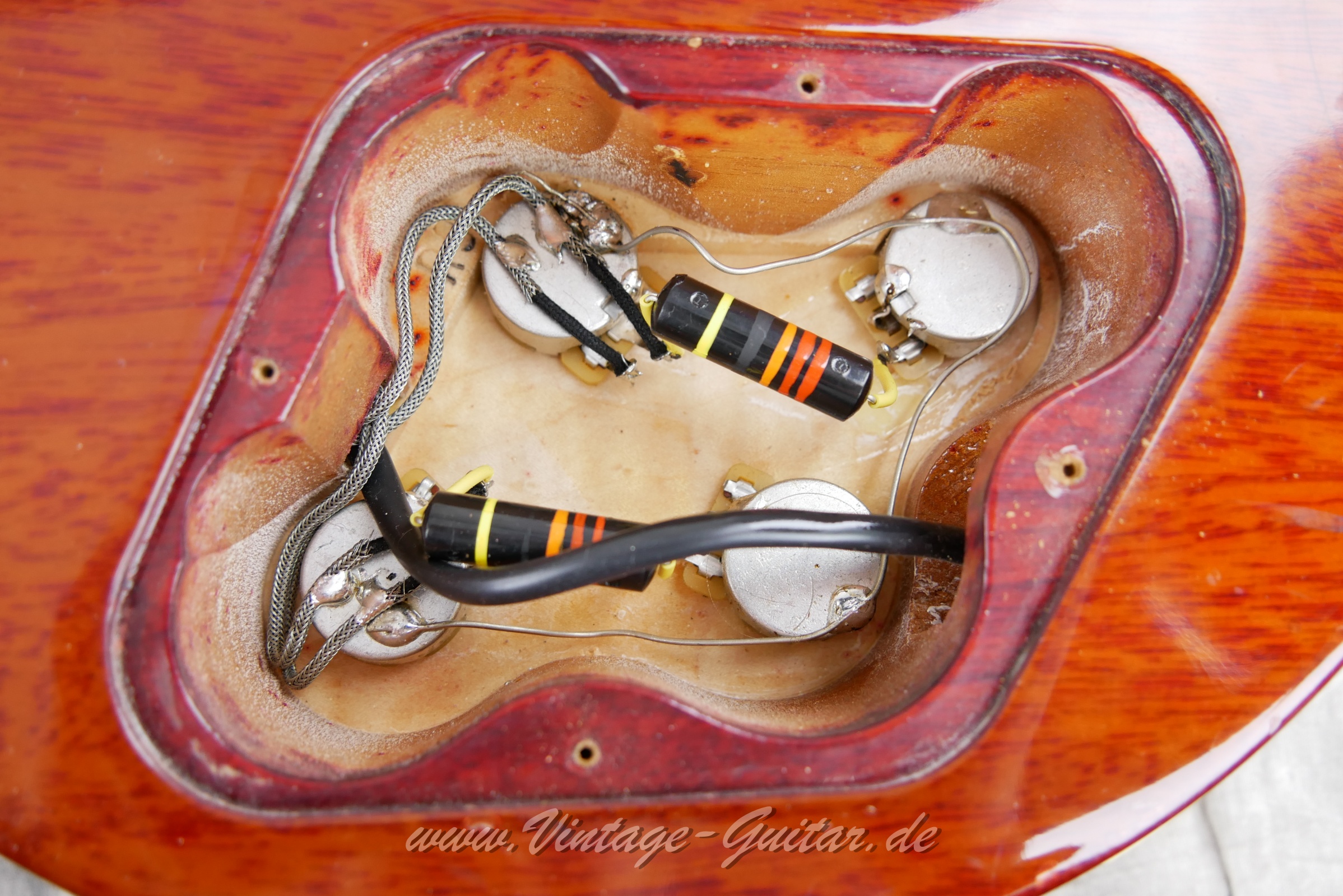 img/vintage/5937/Gibson_lespaul_r9_customshop-2016_cherryburst_USA-016.JPG