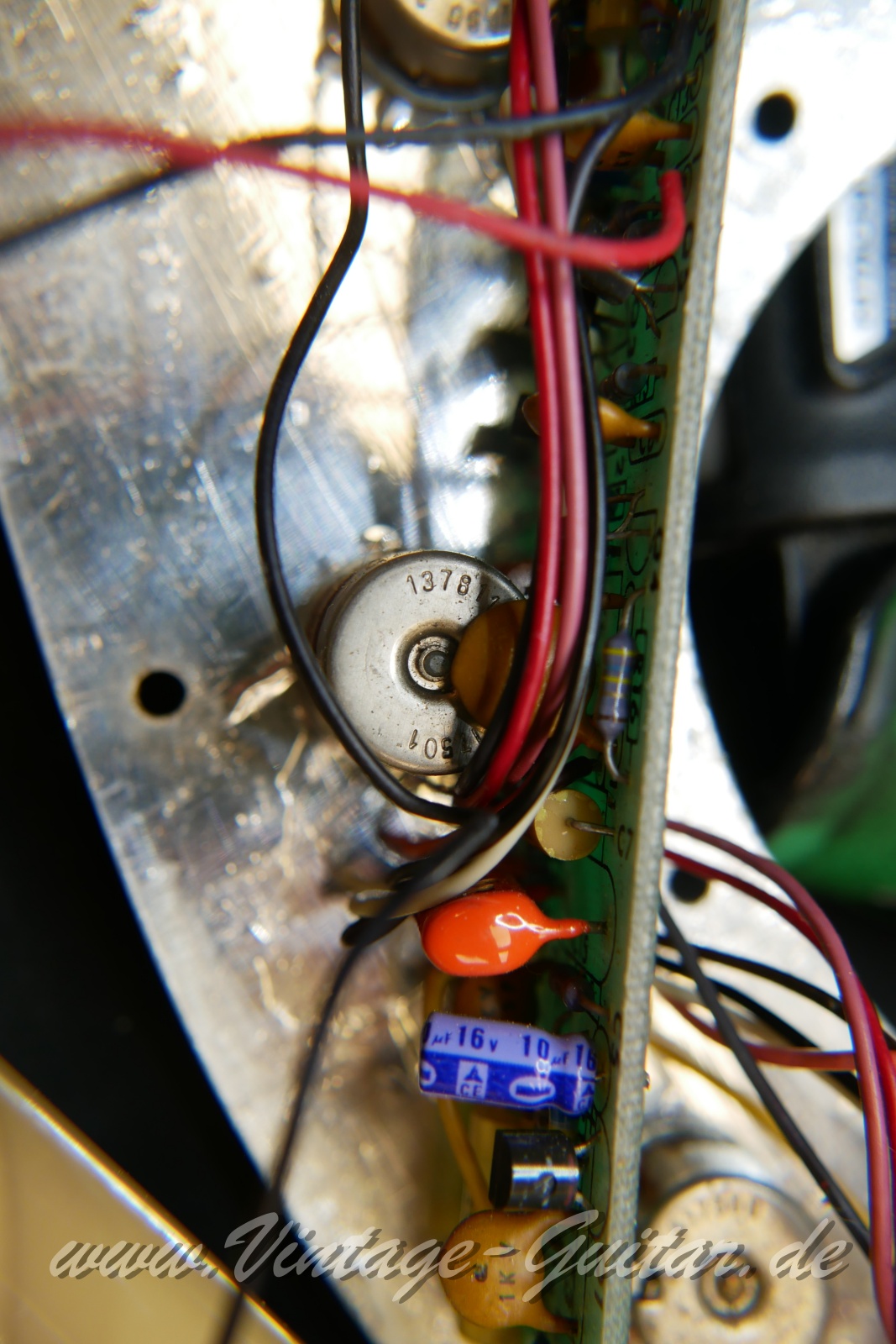 Fender_Precision_Special_Bass_USA_olympic_white_1983-021.JPG
