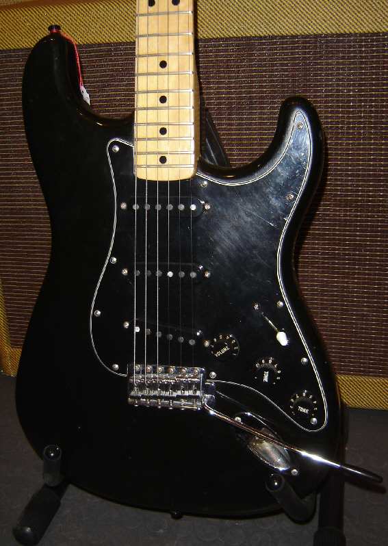 Fender-Stratocaster-1977-black-maple-2.jpg