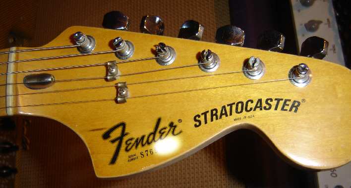 Fender-Stratocaster-1977-black-maple-3.jpg