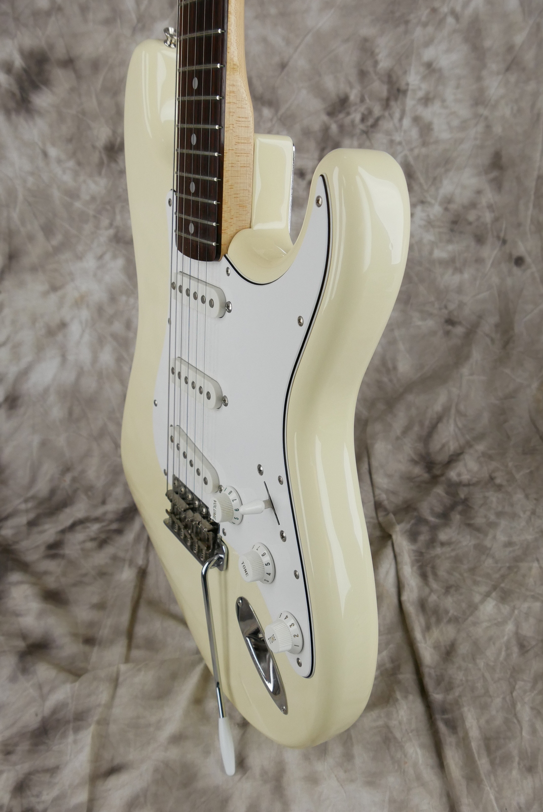 img/vintage/5950/Fender_Stratocaster_Squier_series_Japan_olympic_white_1993-006.JPG
