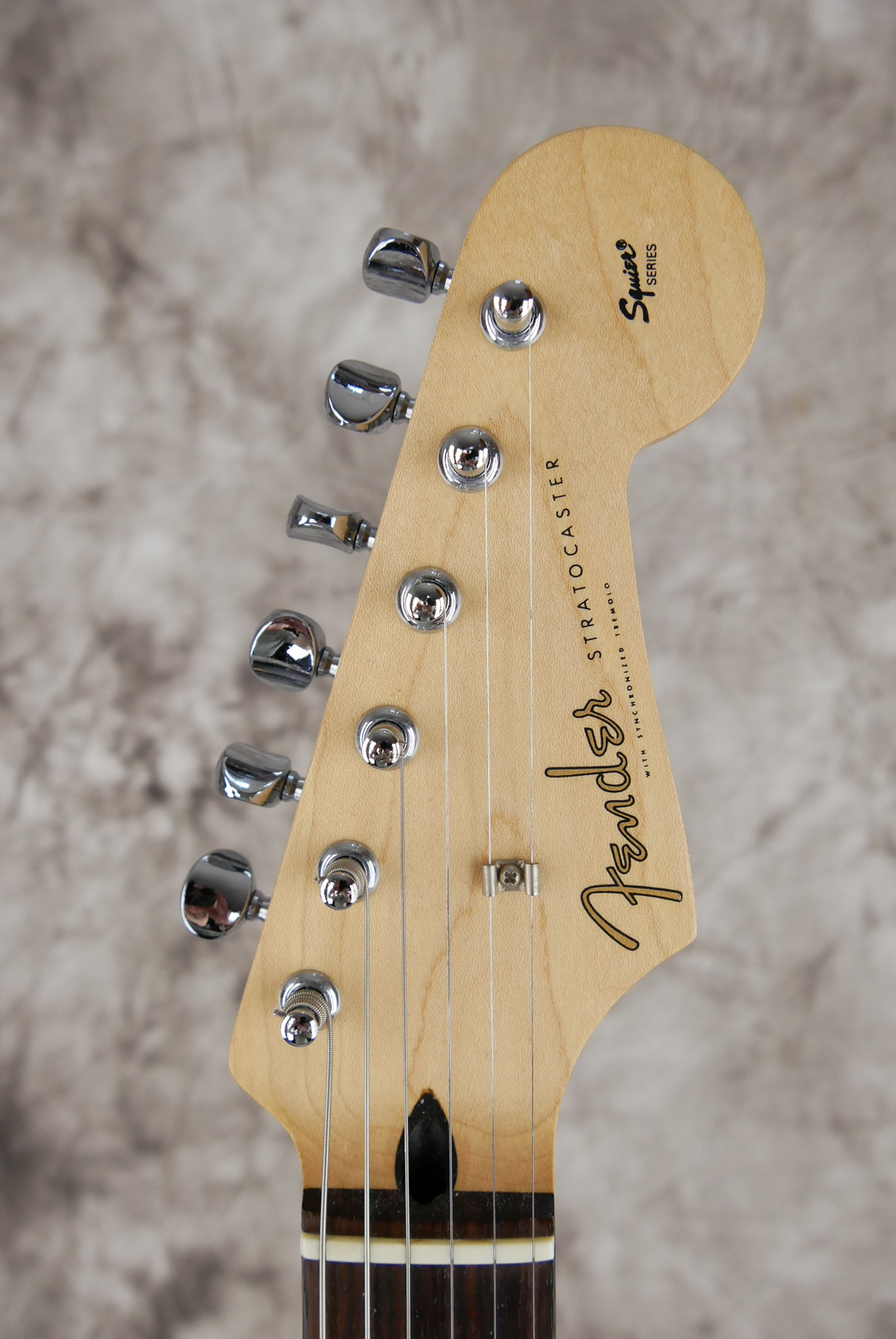 img/vintage/5950/Fender_Stratocaster_Squier_series_Japan_olympic_white_1993-009.JPG