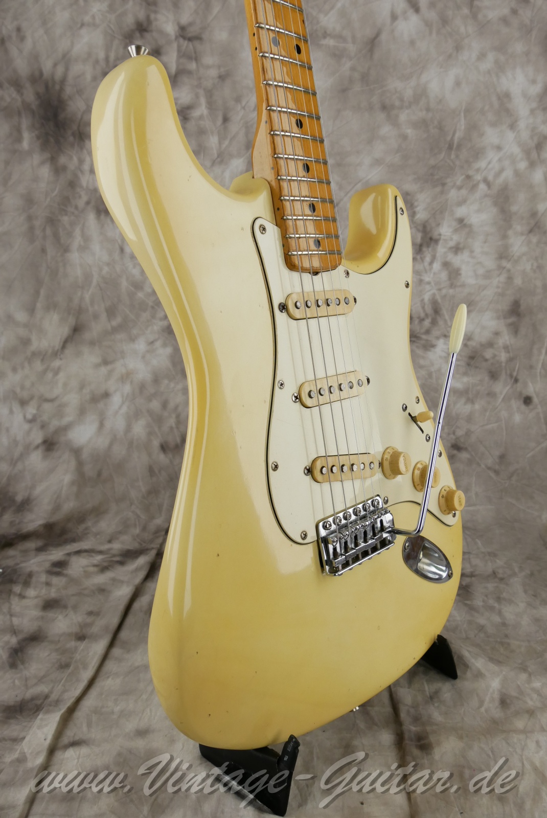 img/vintage/5954/Fender_Startocaste_olypic_white_1973_USA-09.jpg