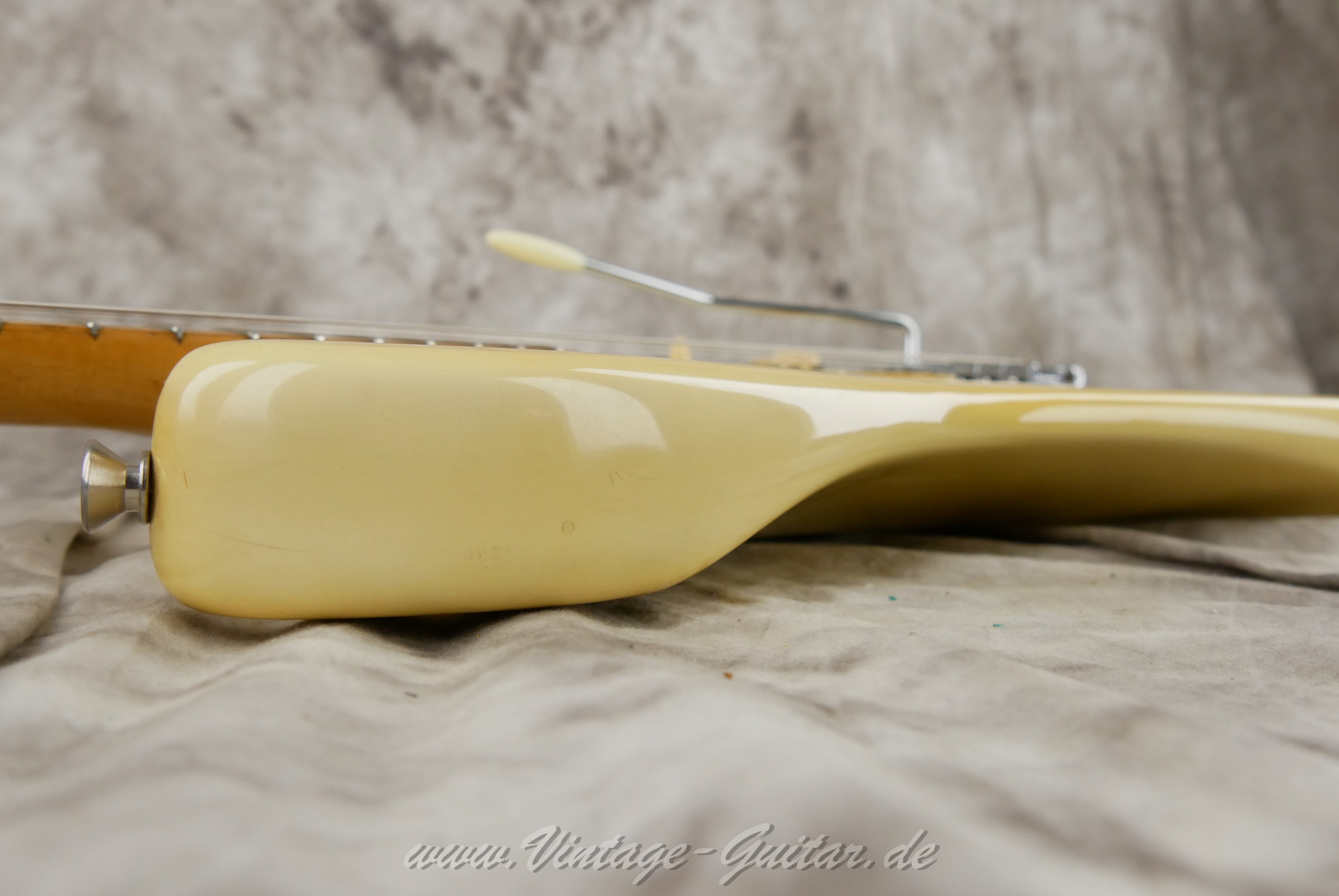 img/vintage/5954/Fender_Startocaste_olypic_white_1973_USA-14.jpg