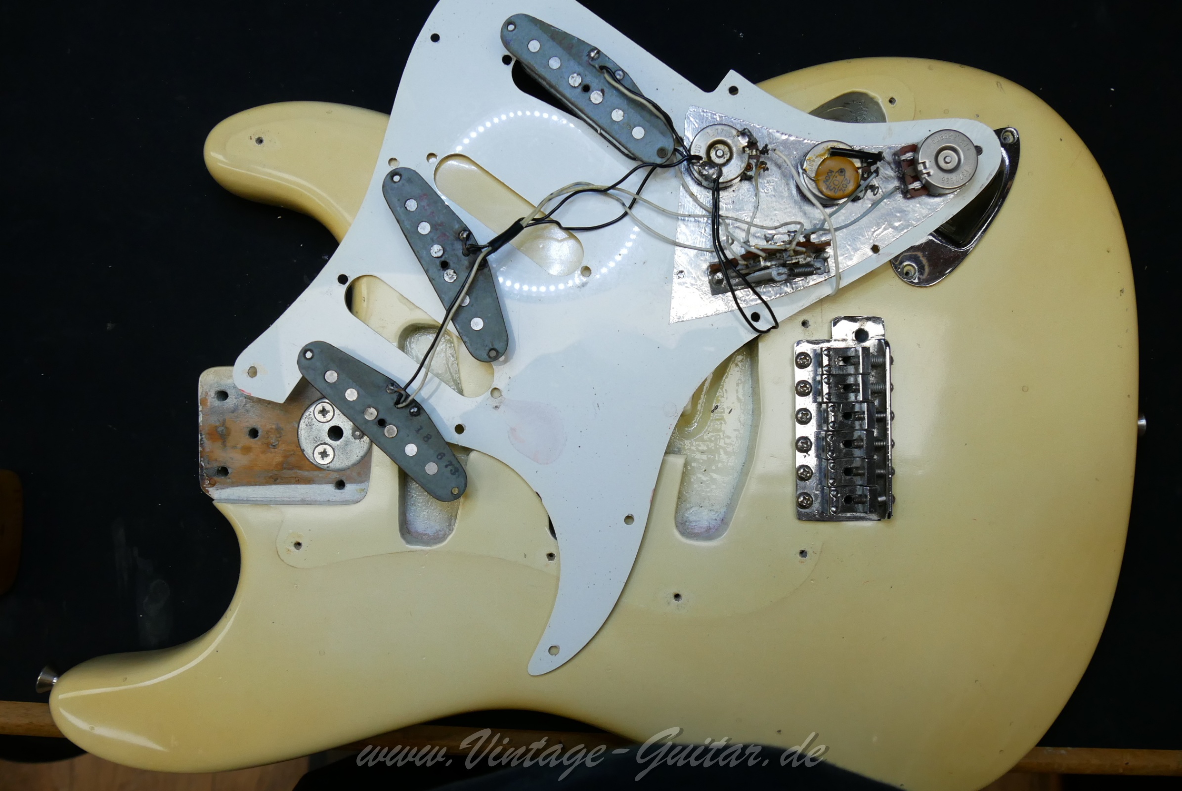 img/vintage/5954/Fender_Startocaste_olypic_white_1973_USA-31.jpg