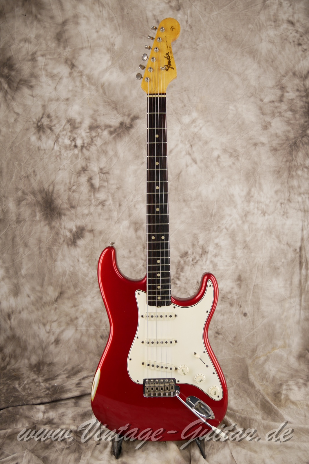 img/vintage/5966/Fender_stratocaster_candy_apple_red_1965_USA-01.jpg