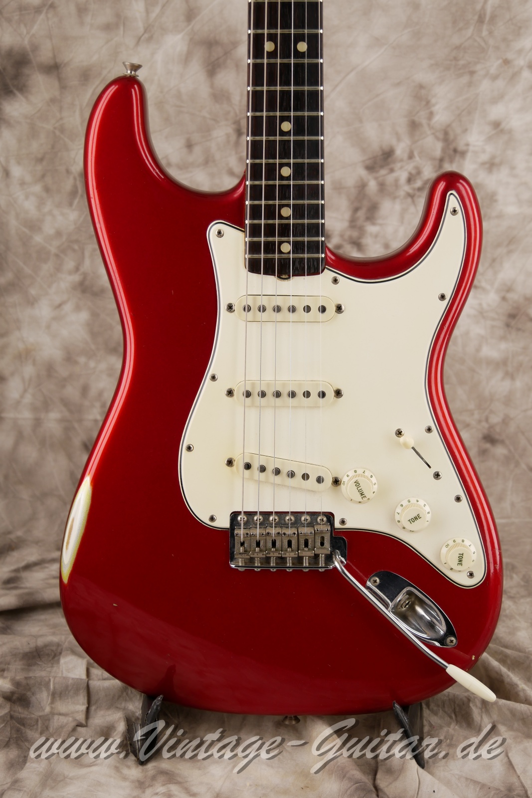 img/vintage/5966/Fender_stratocaster_candy_apple_red_1965_USA-03.jpg