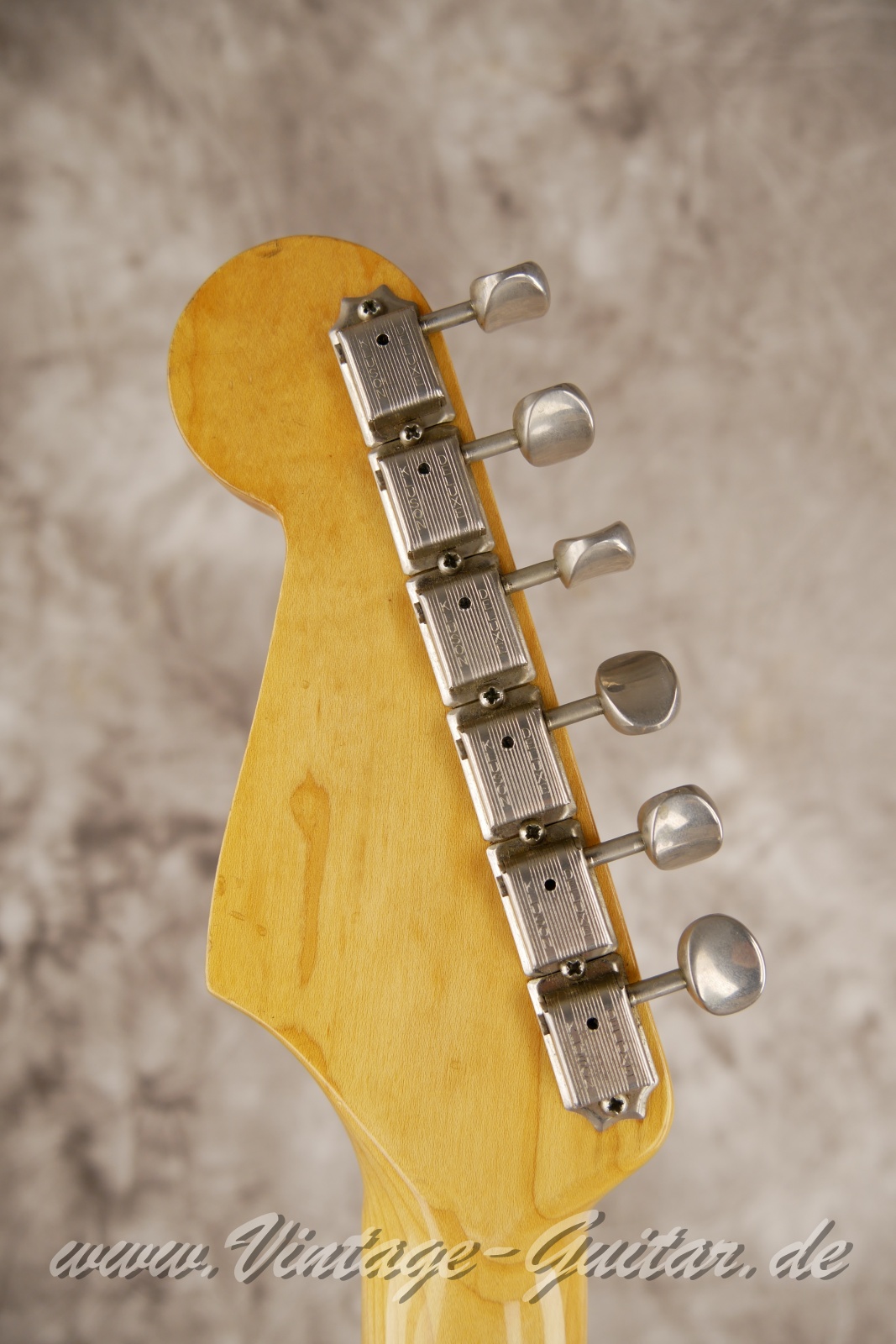 img/vintage/5966/Fender_stratocaster_candy_apple_red_1965_USA-08.jpg