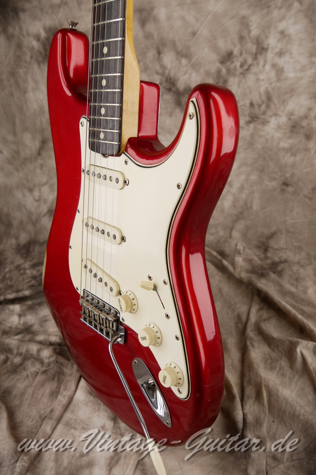 img/vintage/5966/Fender_stratocaster_candy_apple_red_1965_USA-10.jpg