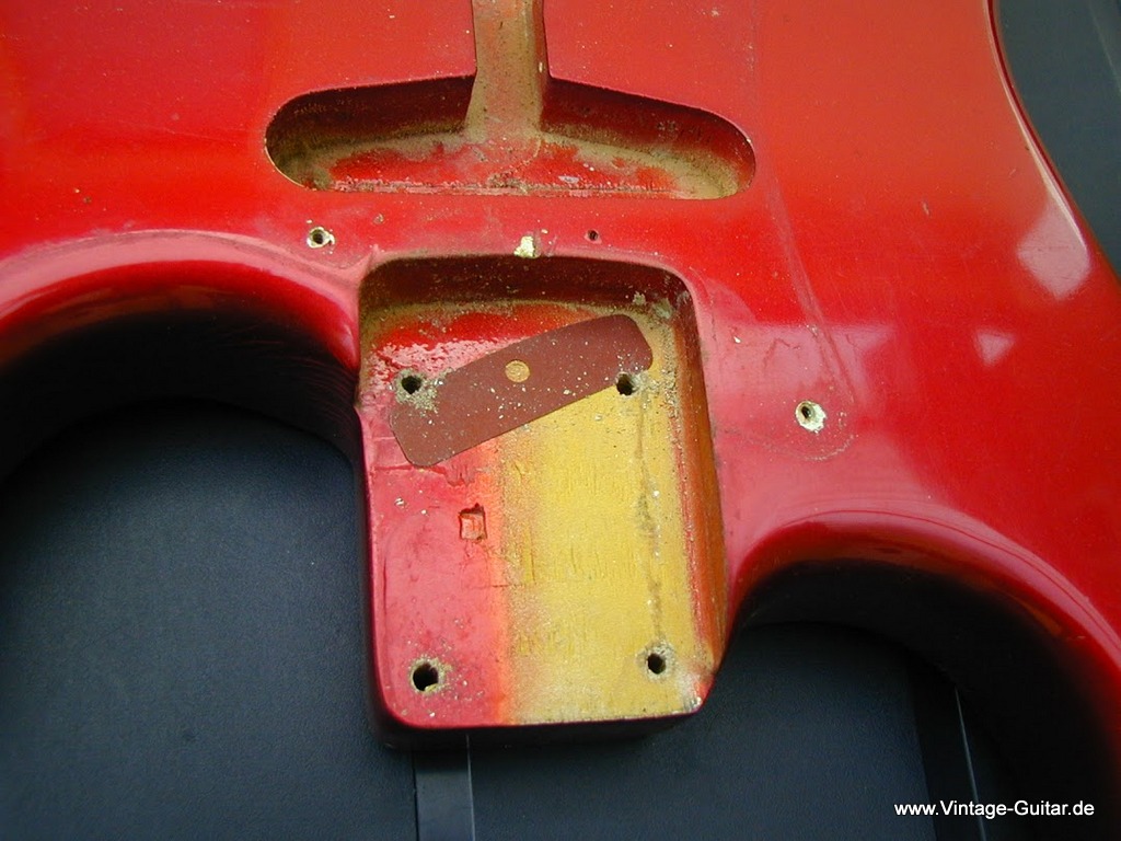 img/vintage/5966/Fender_stratocaster_candy_apple_red_1965_USA-16.jpg