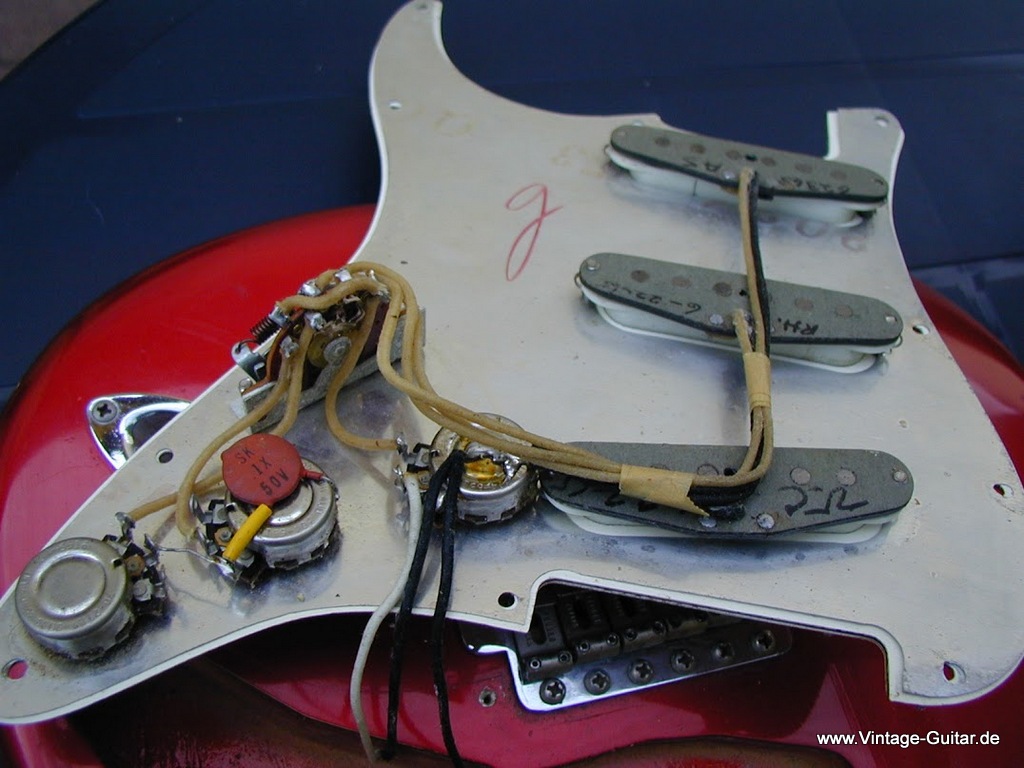 img/vintage/5966/Fender_stratocaster_candy_apple_red_1965_USA-19.jpg