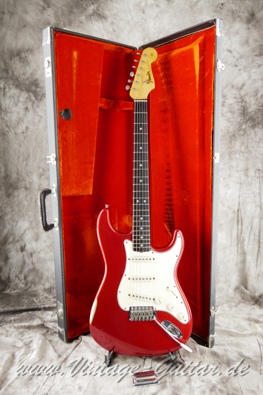 img/vintage/5966/Fender_stratocaster_candy_apple_red_1965_USA-21.jpg