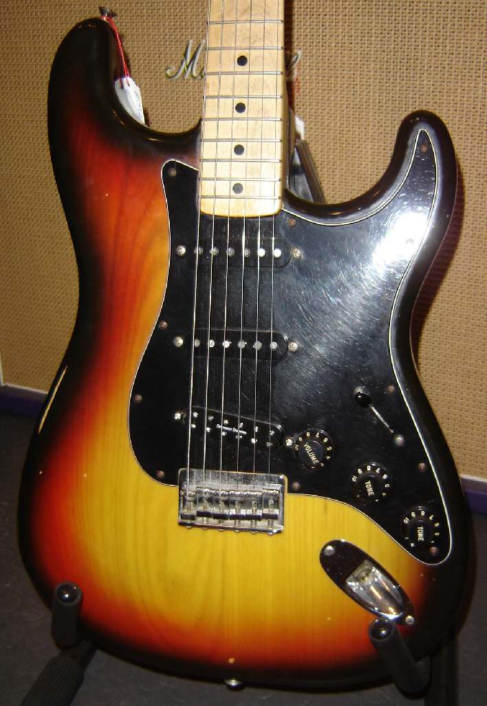 Fender-Stratocaster-1977-sunburst.jpg