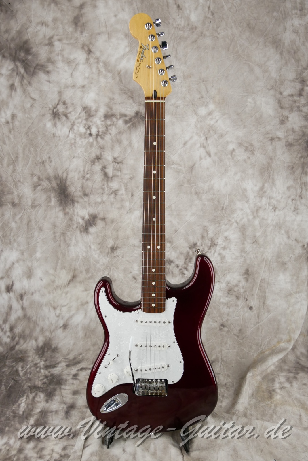 Fender_Stratocaster_lefthand_midnight_wine_mexico_2005-001.JPG