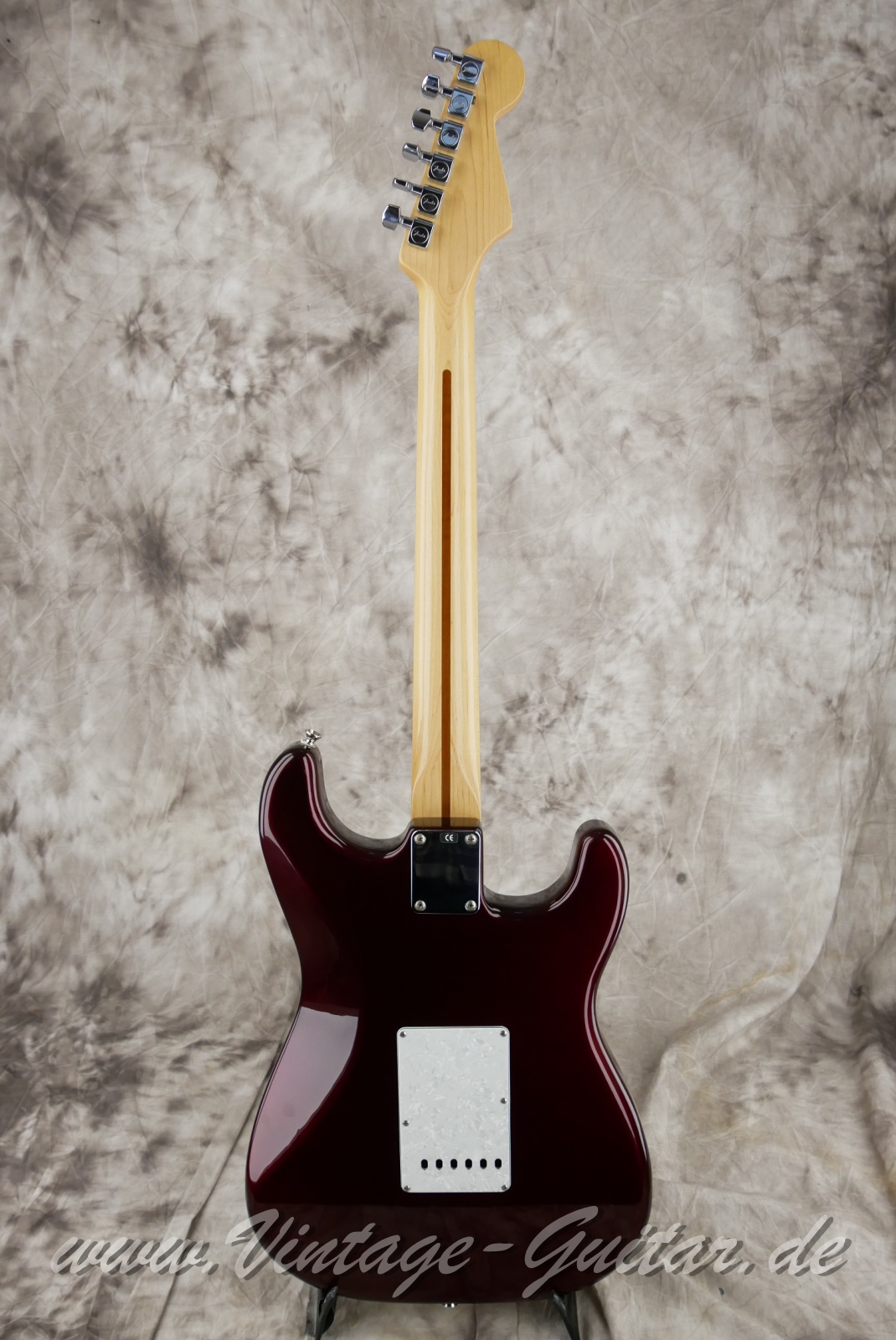 img/vintage/5971/Fender_Stratocaster_lefthand_midnight_wine_mexico_2005-002.jpg