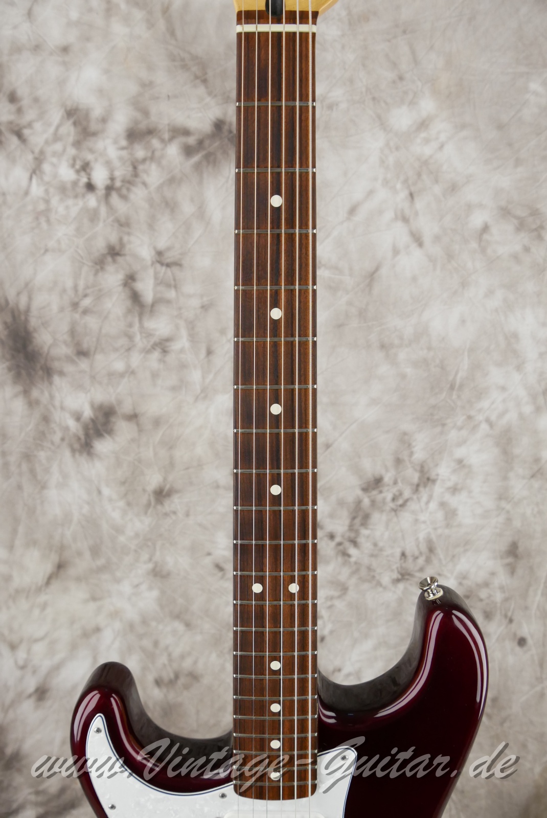 img/vintage/5971/Fender_Stratocaster_lefthand_midnight_wine_mexico_2005-005.jpg