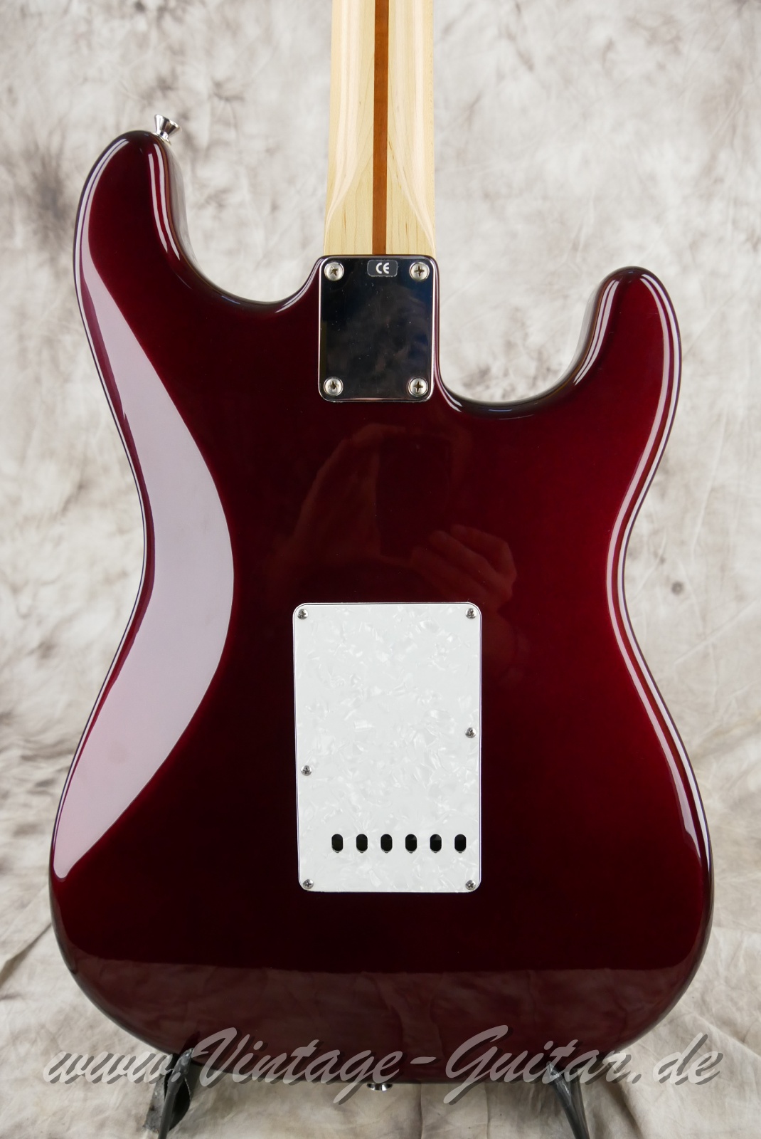 img/vintage/5971/Fender_Stratocaster_lefthand_midnight_wine_mexico_2005-008.jpg