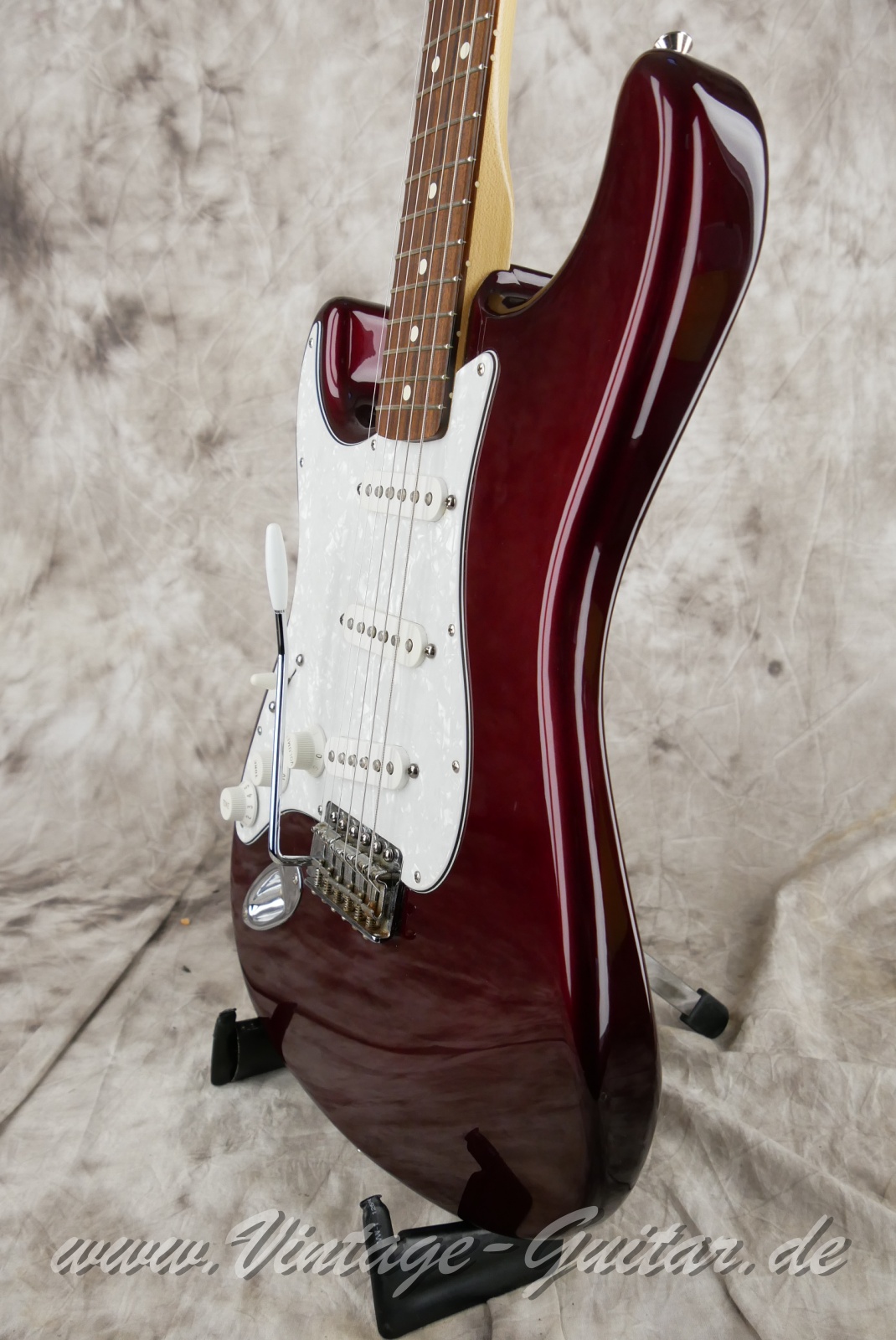 img/vintage/5971/Fender_Stratocaster_lefthand_midnight_wine_mexico_2005-010.jpg