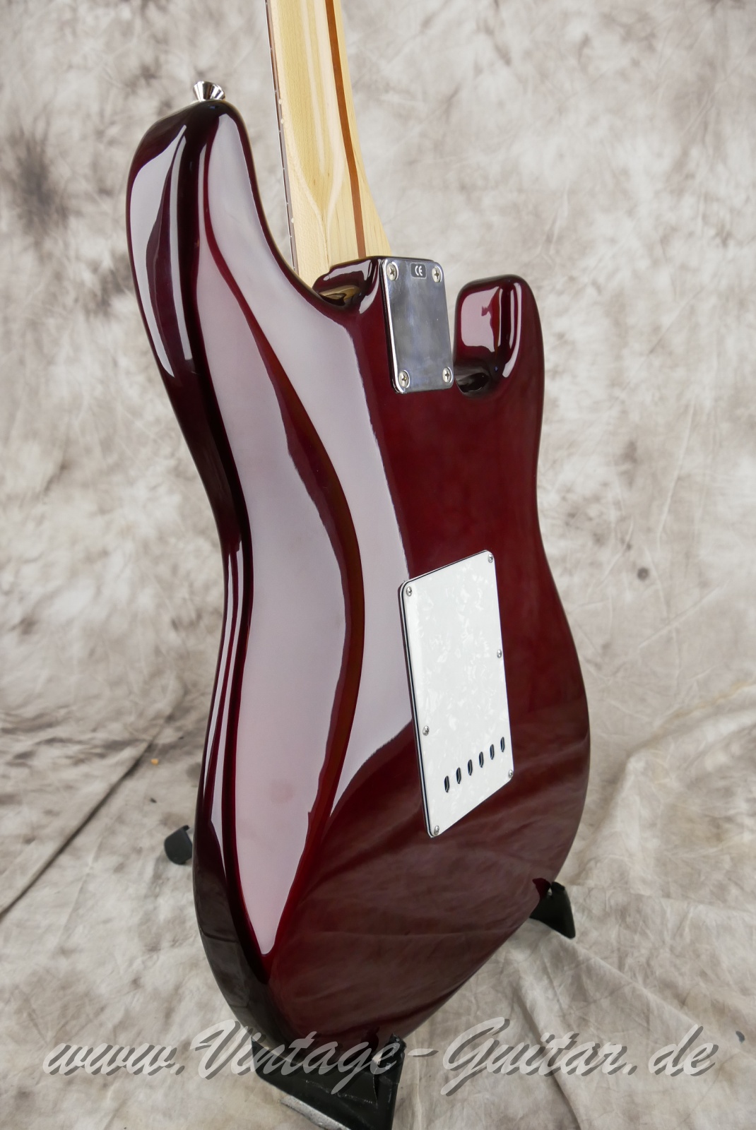 img/vintage/5971/Fender_Stratocaster_lefthand_midnight_wine_mexico_2005-011.jpg