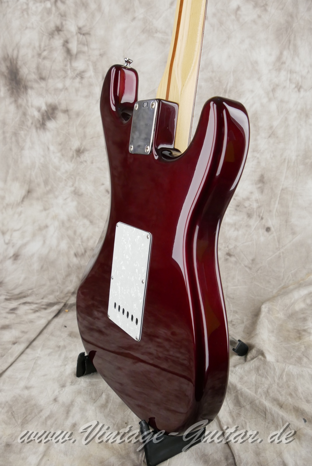 img/vintage/5971/Fender_Stratocaster_lefthand_midnight_wine_mexico_2005-012.jpg