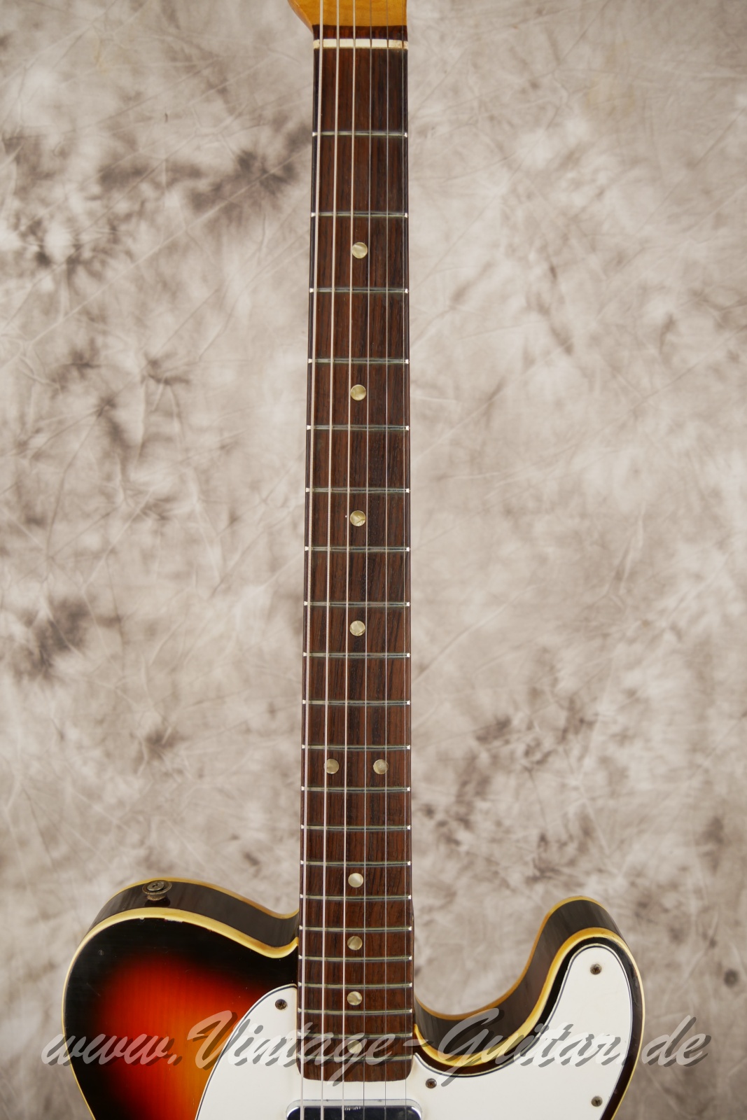 img/vintage/5985/Fender_Telecaster_Custom_sunburst_USA_1967-005.jpg