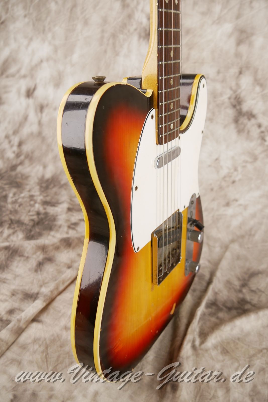 img/vintage/5985/Fender_Telecaster_Custom_sunburst_USA_1967-009.jpg