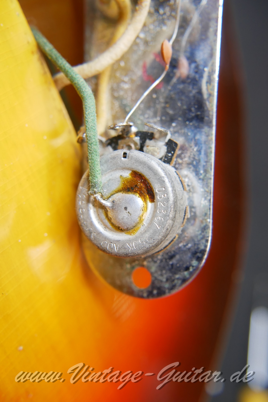 img/vintage/5985/Fender_Telecaster_Custom_sunburst_USA_1967-014.JPG