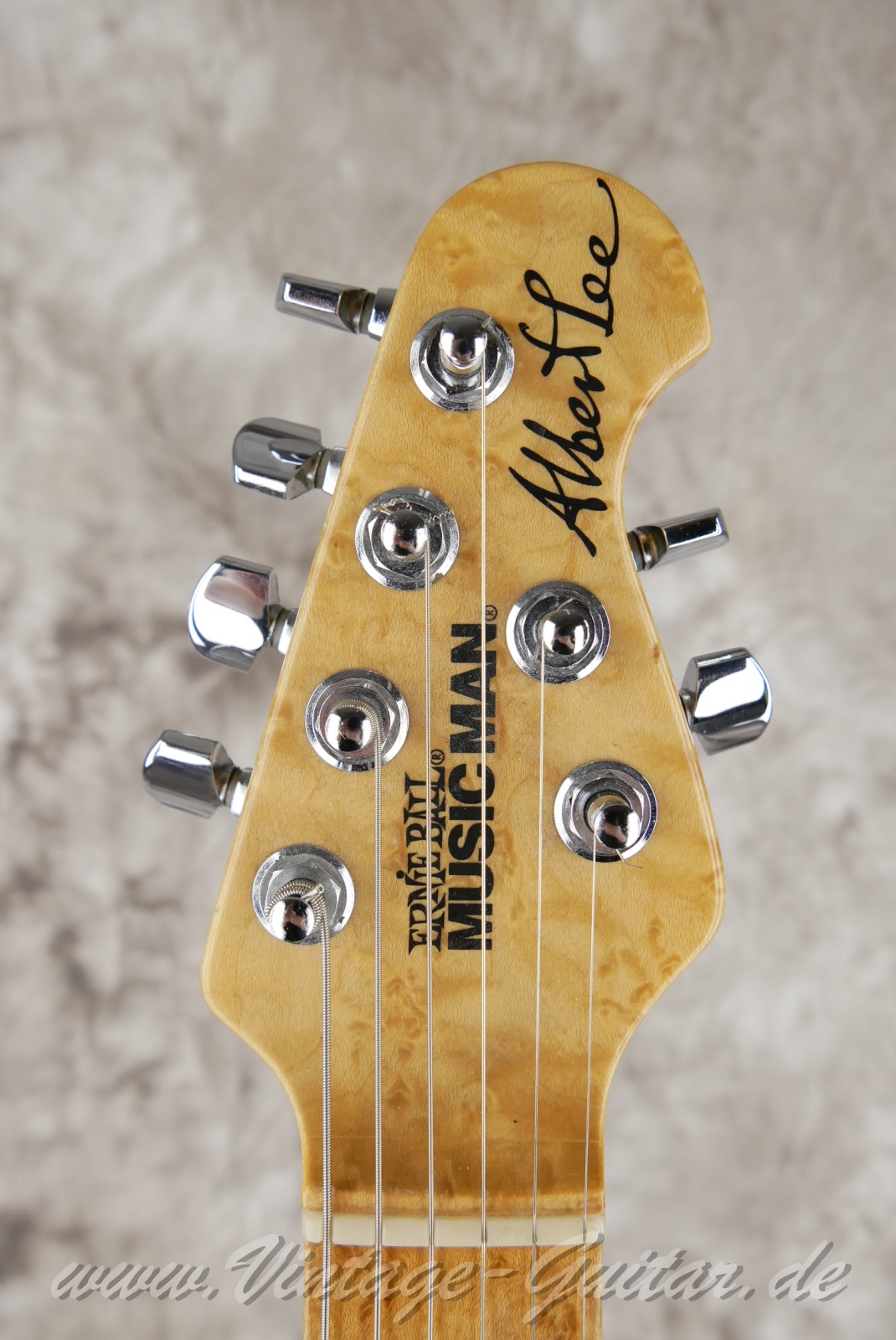 img/vintage/5986/MusicMan_Albert_Lee_1993_pink_burst_USA-03.jpg