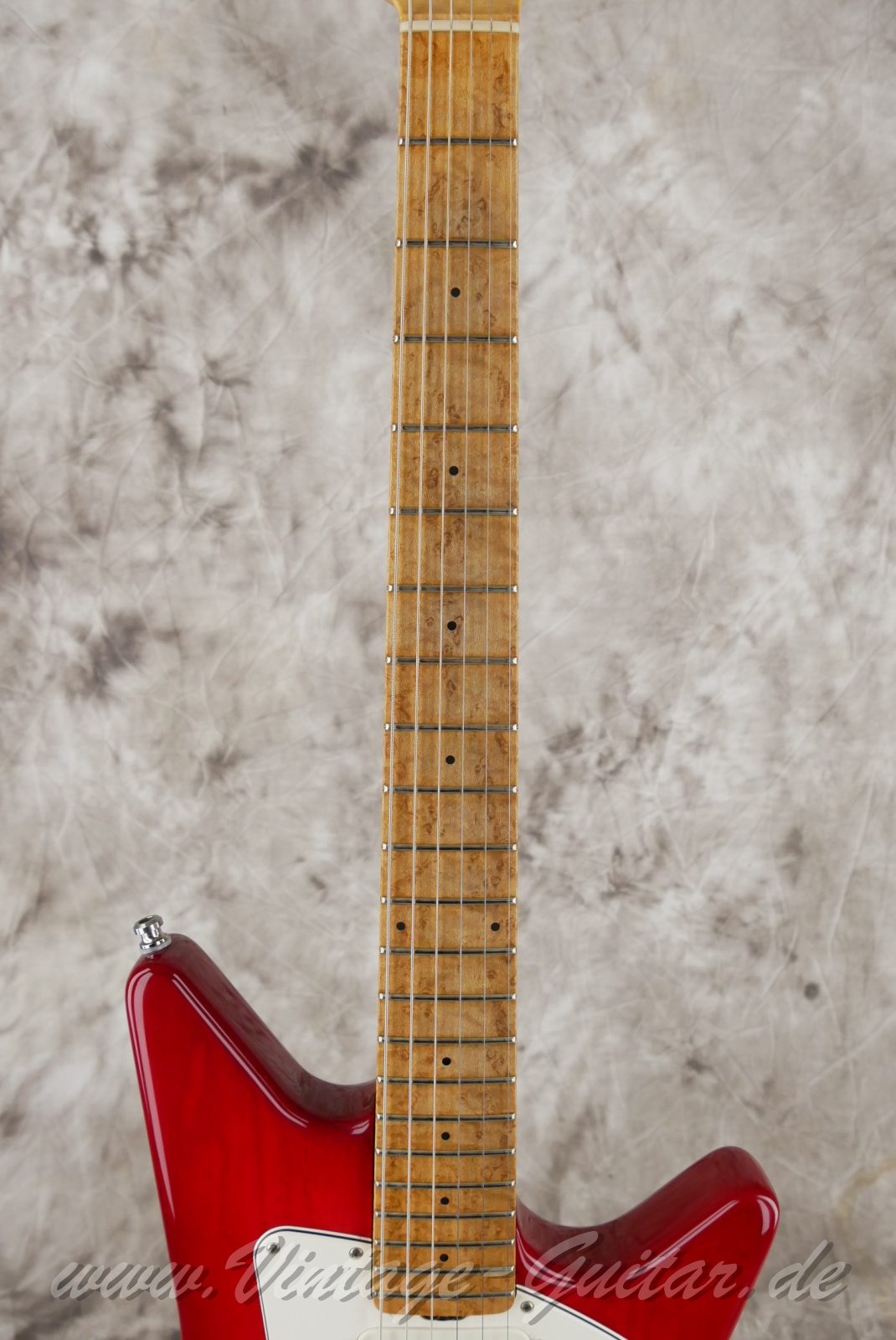 img/vintage/5986/MusicMan_Albert_Lee_1993_pink_burst_USA-05.jpg