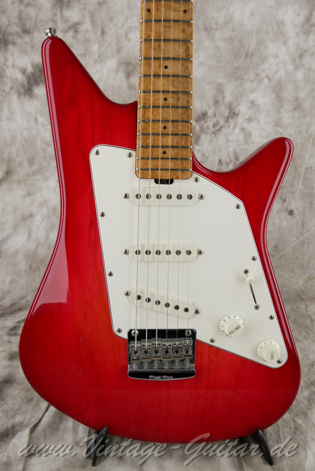 img/vintage/5986/MusicMan_Albert_Lee_1993_pink_burst_USA-07.jpg