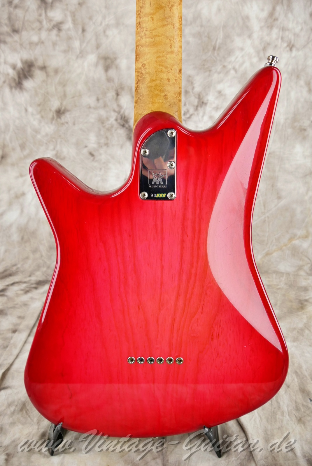 img/vintage/5986/MusicMan_Albert_Lee_1993_pink_burst_USA-08.jpg