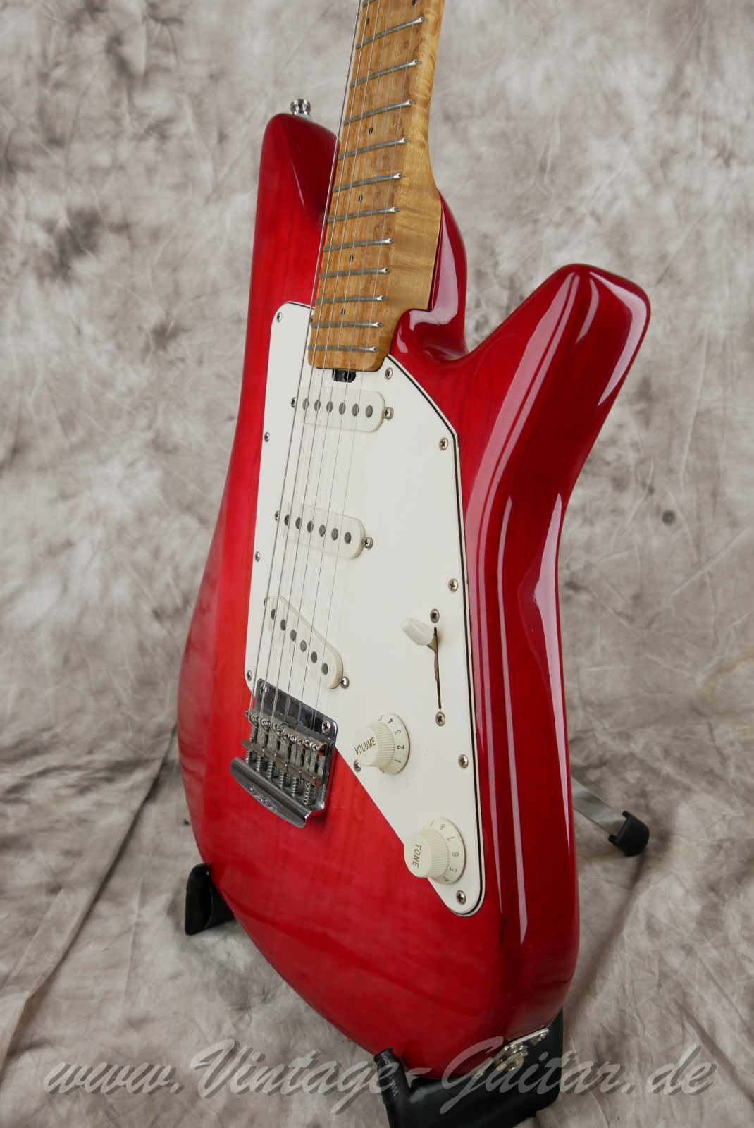 img/vintage/5986/MusicMan_Albert_Lee_1993_pink_burst_USA-10.jpg