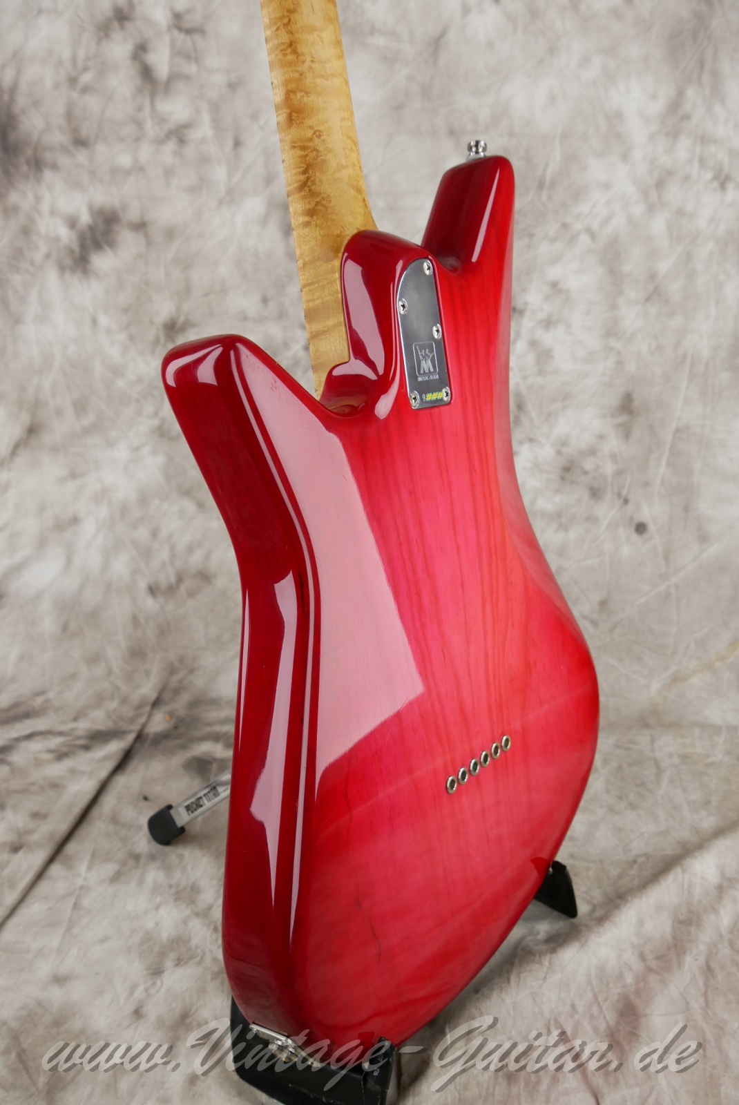 img/vintage/5986/MusicMan_Albert_Lee_1993_pink_burst_USA-11.jpg