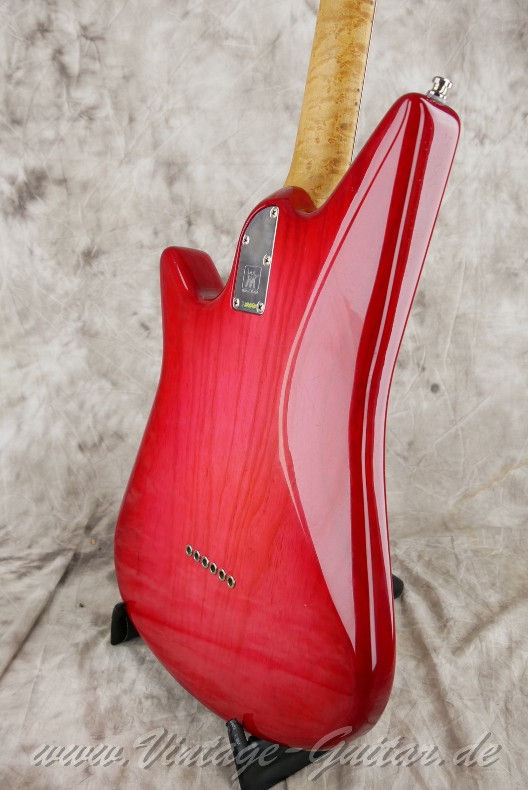 img/vintage/5986/MusicMan_Albert_Lee_1993_pink_burst_USA-12.jpg