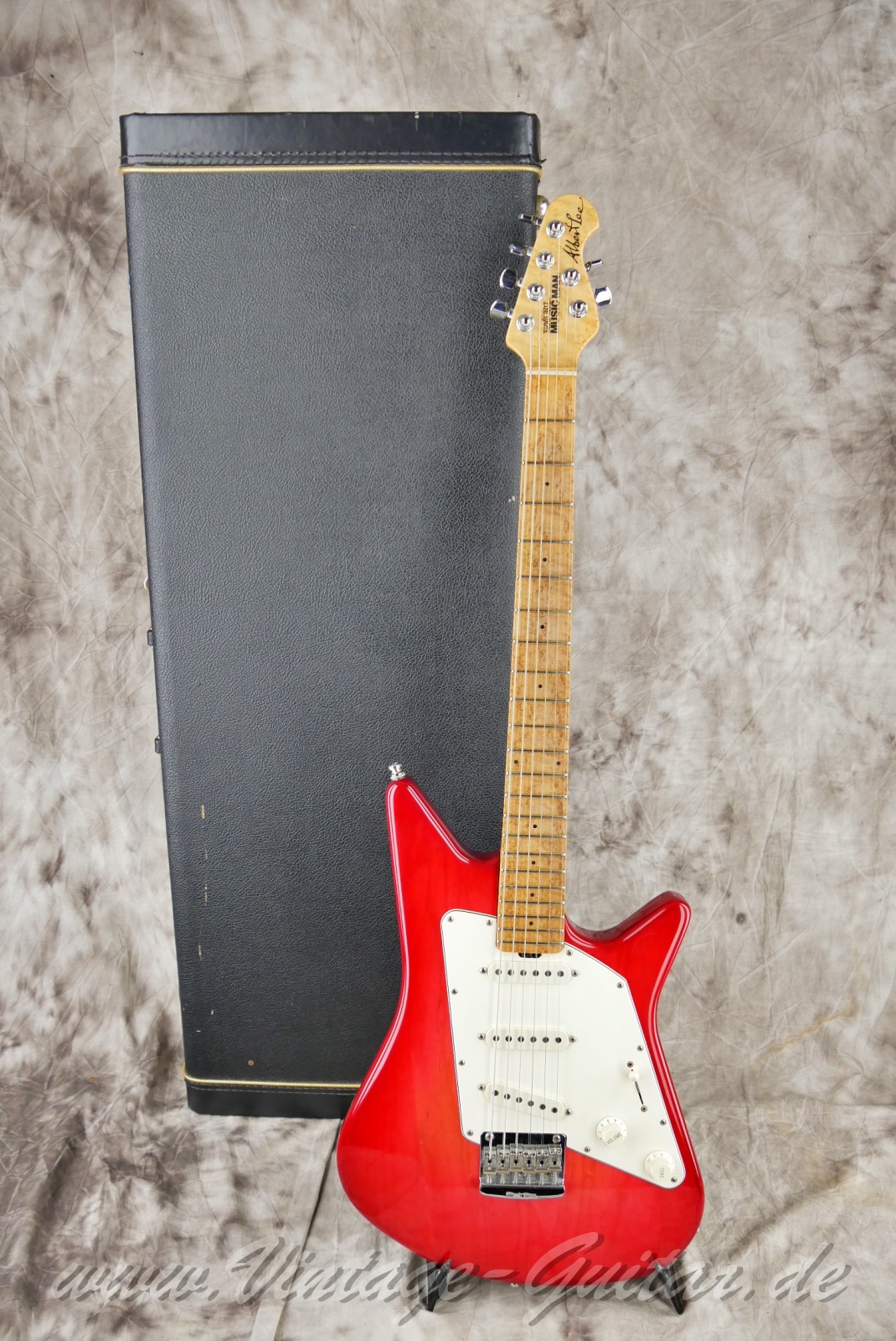 img/vintage/5986/MusicMan_Albert_Lee_1993_pink_burst_USA-13.jpg