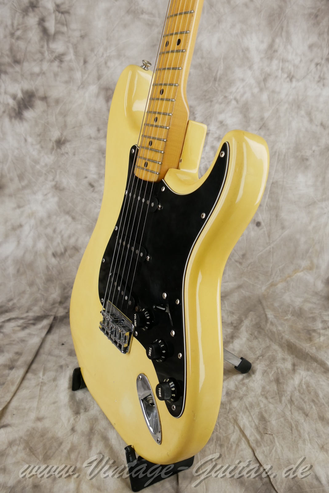 Fender_Stratocaster_Hardtail_1979_Olympic_White_USA-10.jpg
