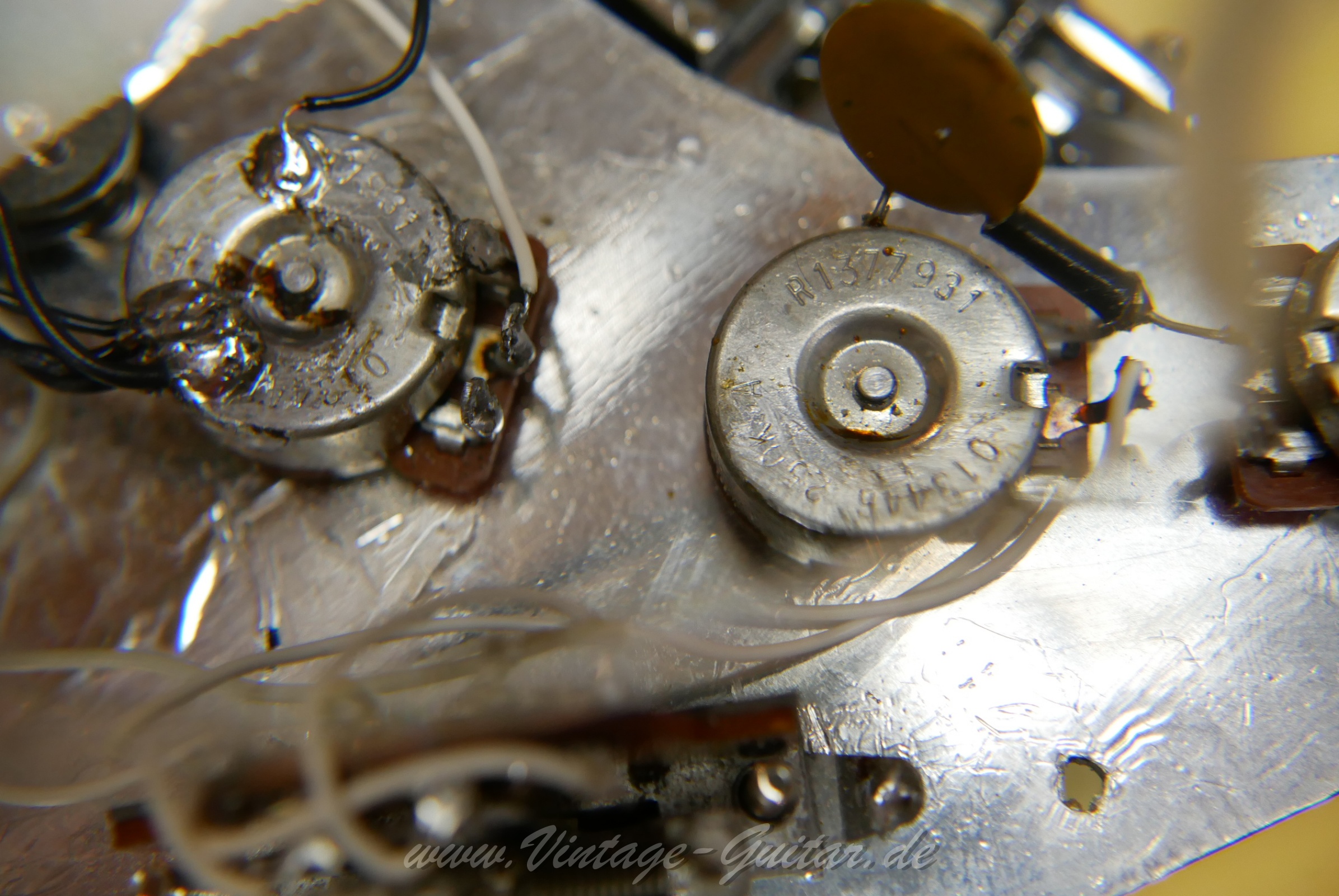 Fender_Stratocaster_Hardtail_1979_Olympic_White_USA-20.jpg
