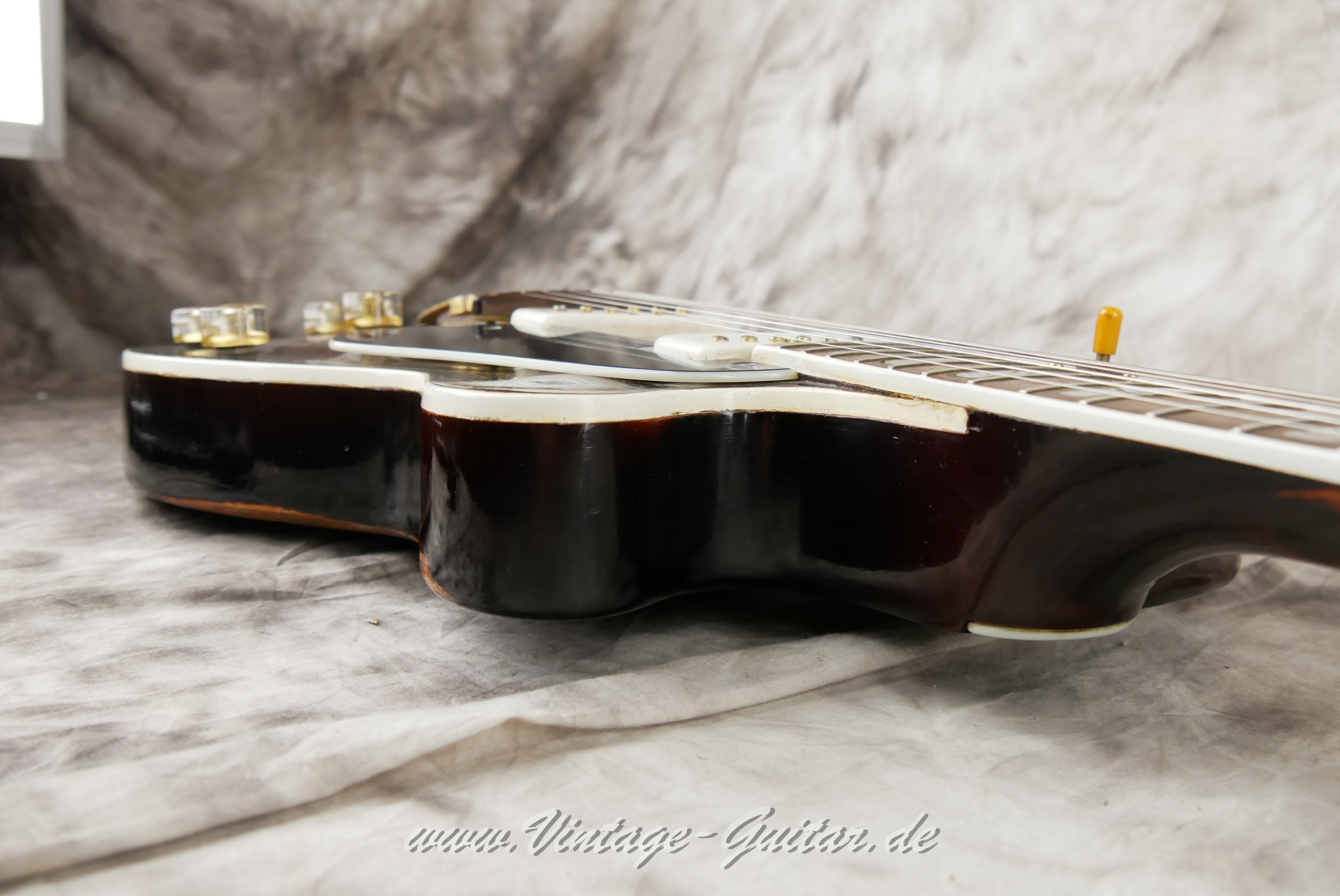 img/vintage/5995/Guild_M75_Aristocrat_1954_sunburst_USA-021.jpg