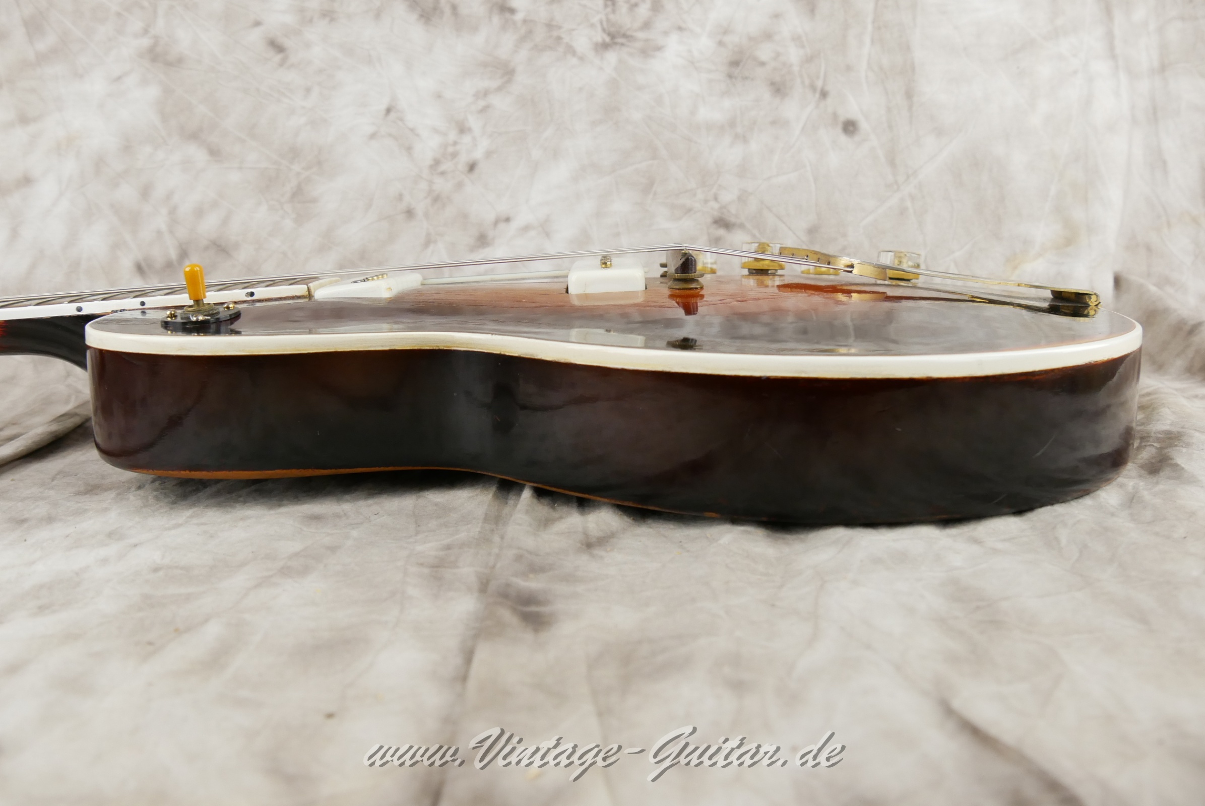 img/vintage/5995/Guild_M75_Aristocrat_1954_sunburst_USA-024.jpg