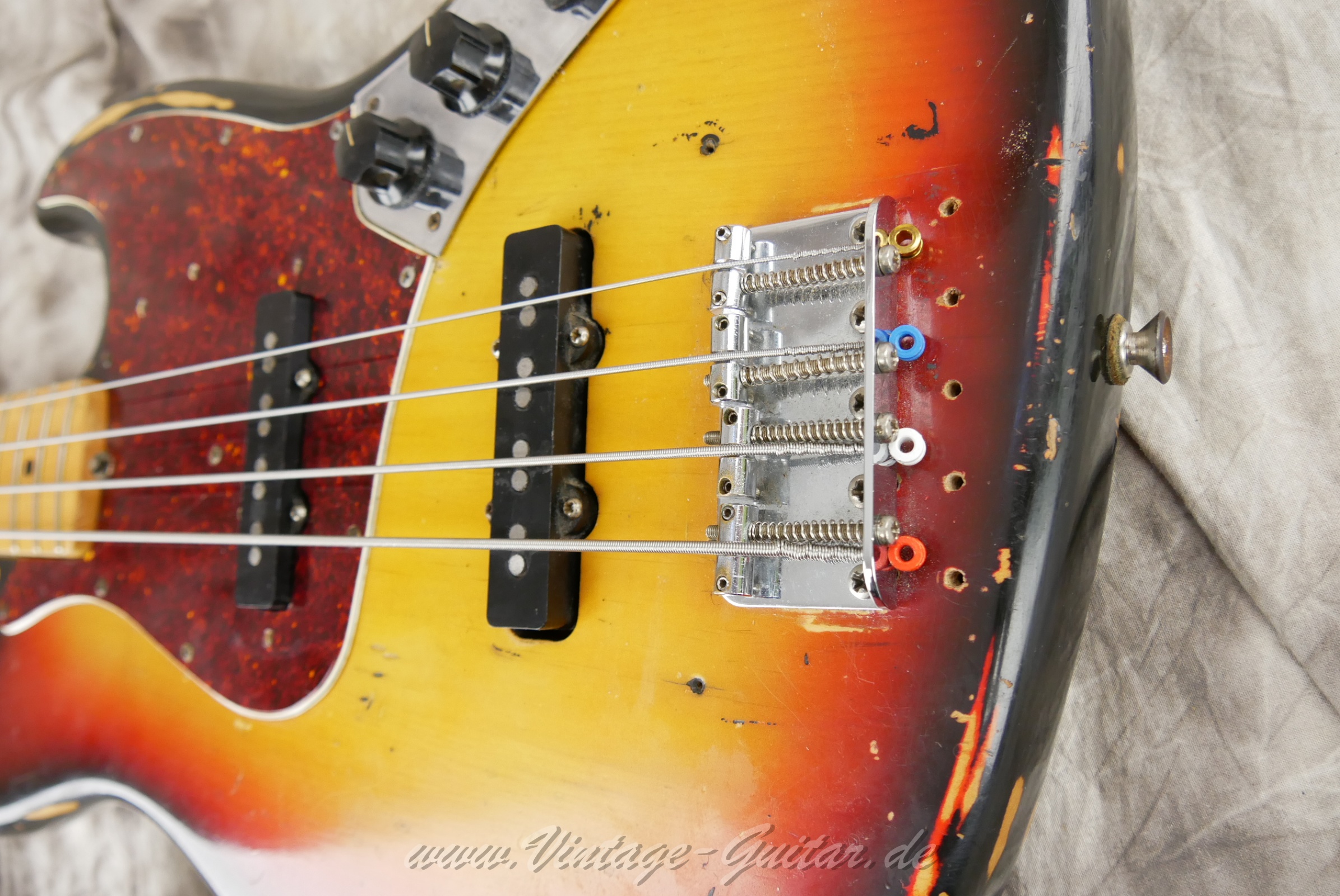 img/vintage/5997/fender_jazz_bass_1972_sunburst_usa-16.jpg