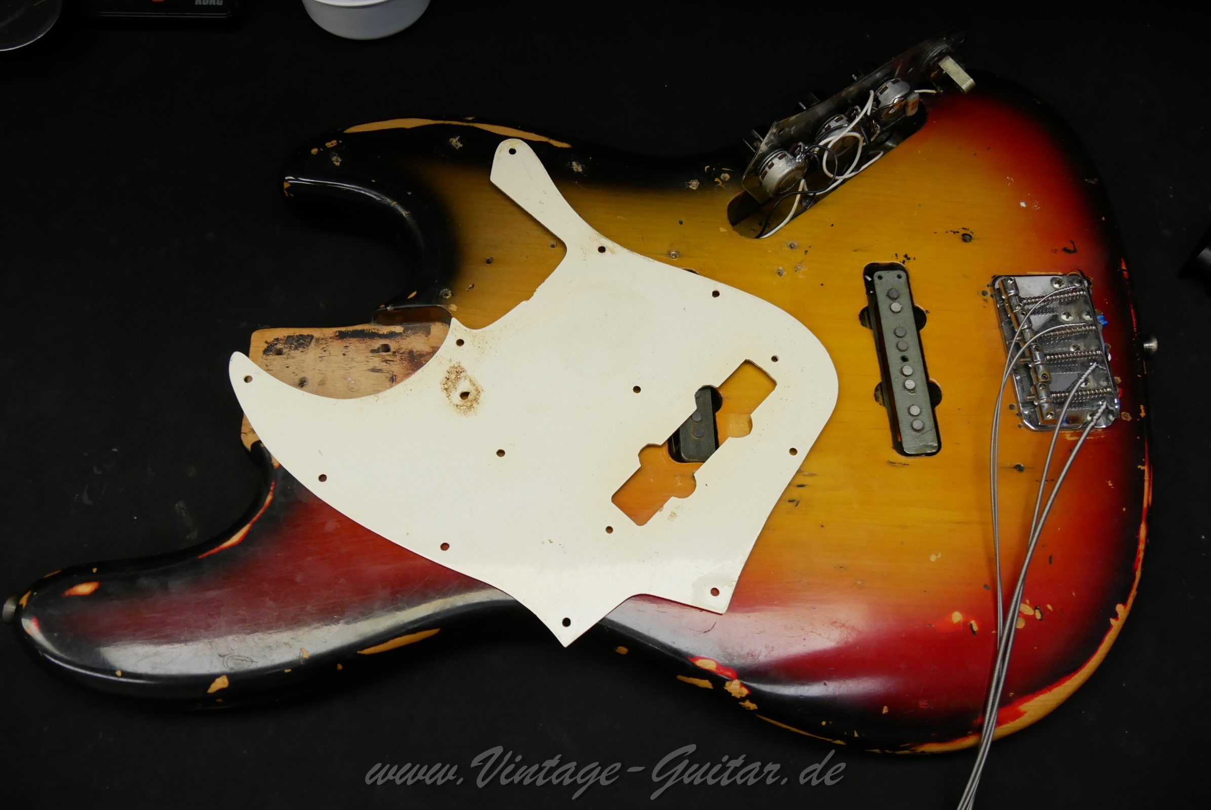 img/vintage/5997/fender_jazz_bass_1972_sunburst_usa-18.jpg