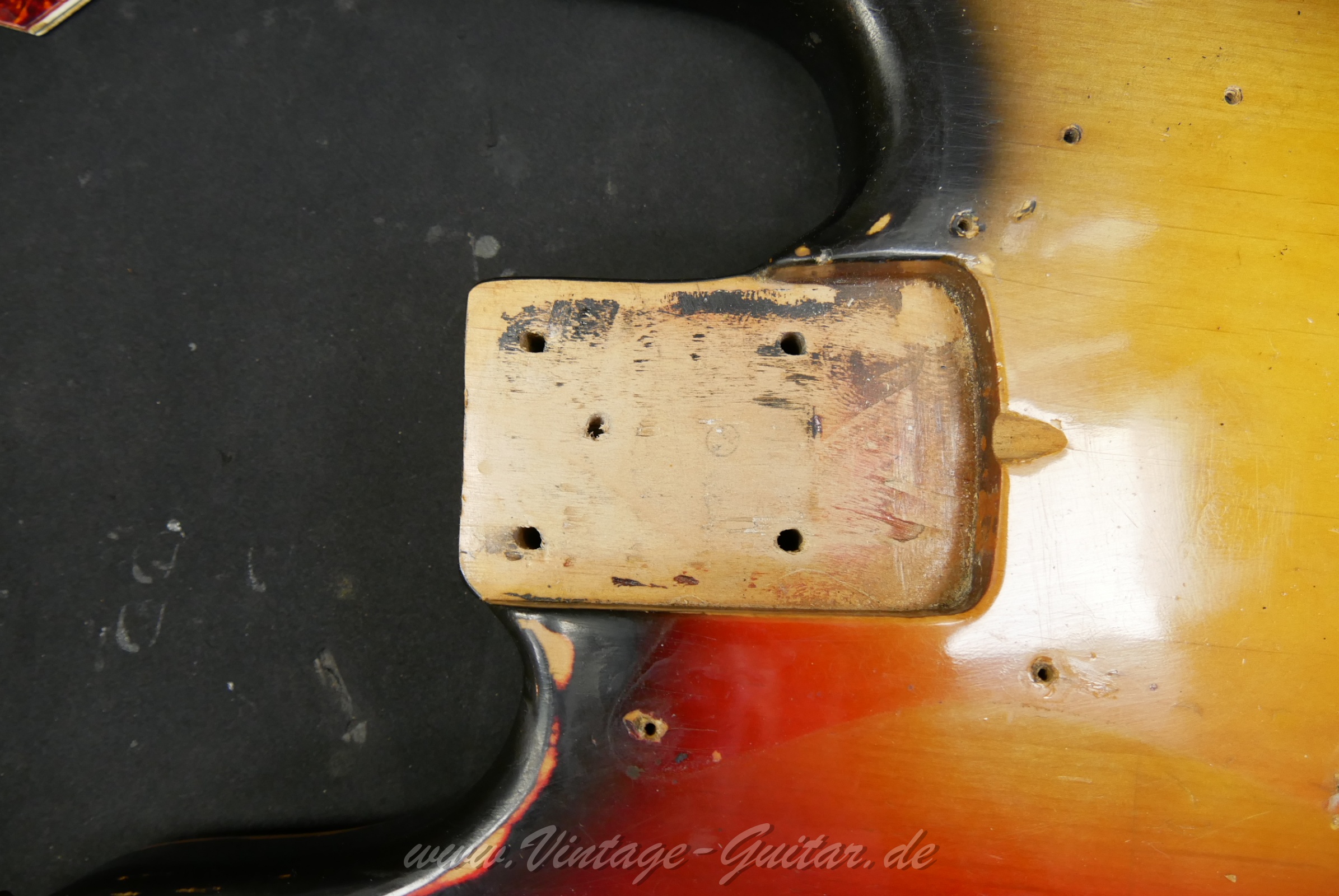 img/vintage/5997/fender_jazz_bass_1972_sunburst_usa-19.jpg