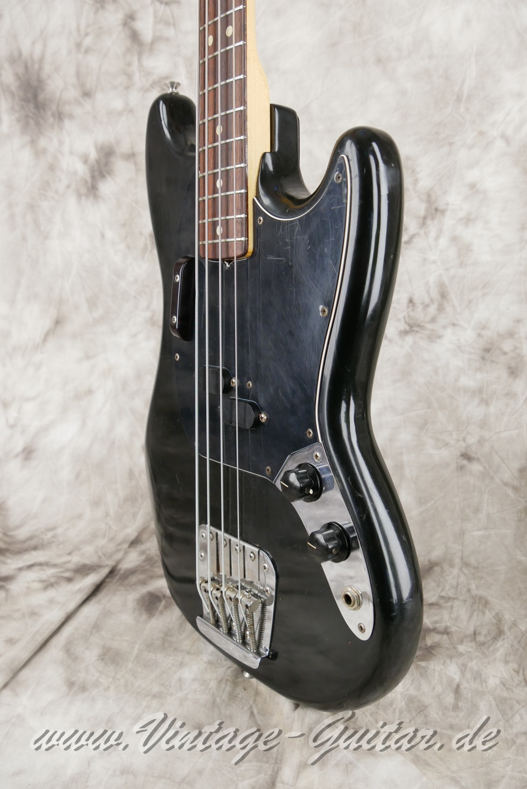 img/vintage/6008/Fender_Mustang_Bass_Black_USA_1976-010.jpg